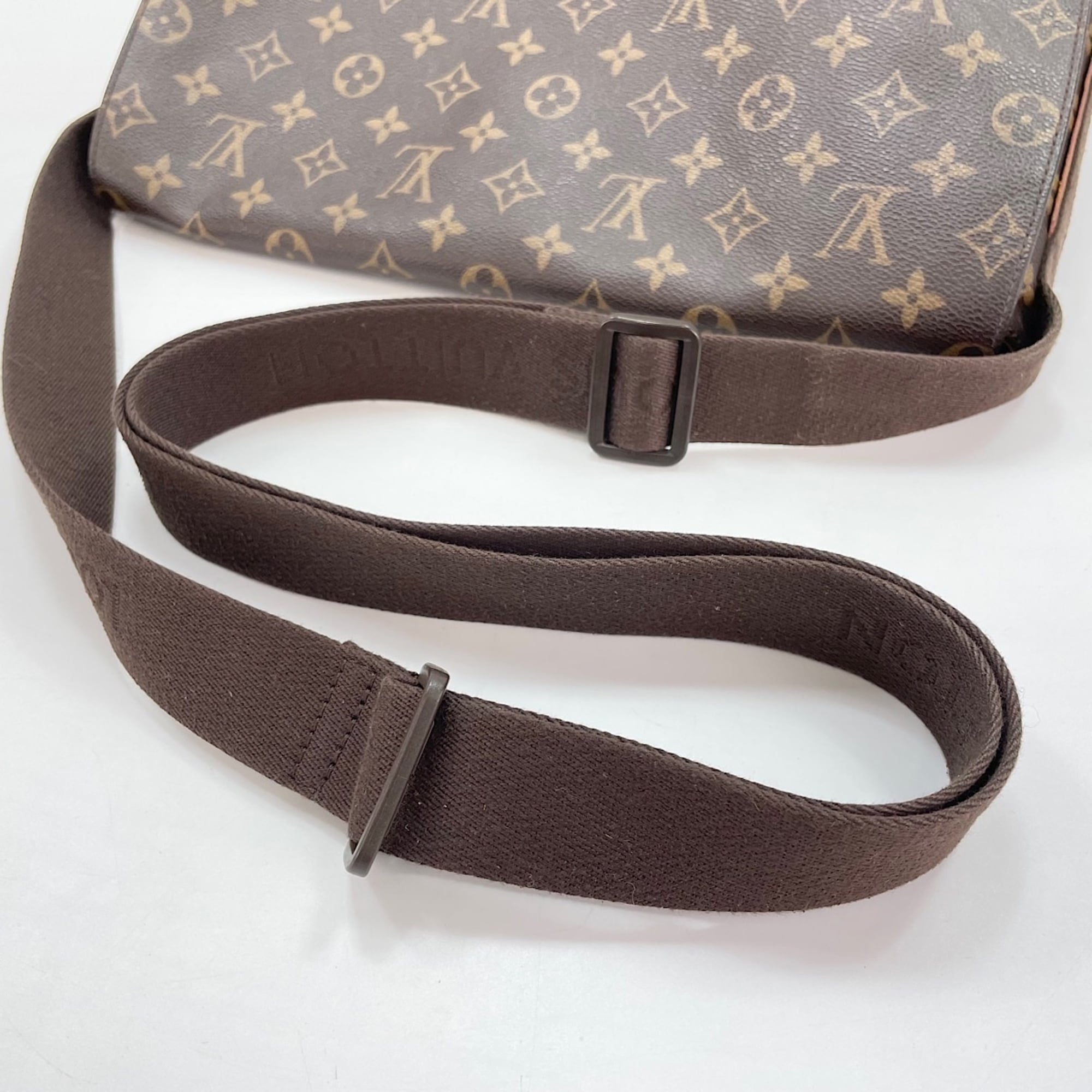 Louis Vuitton Brown Messenger Bag (Pre-Owned)