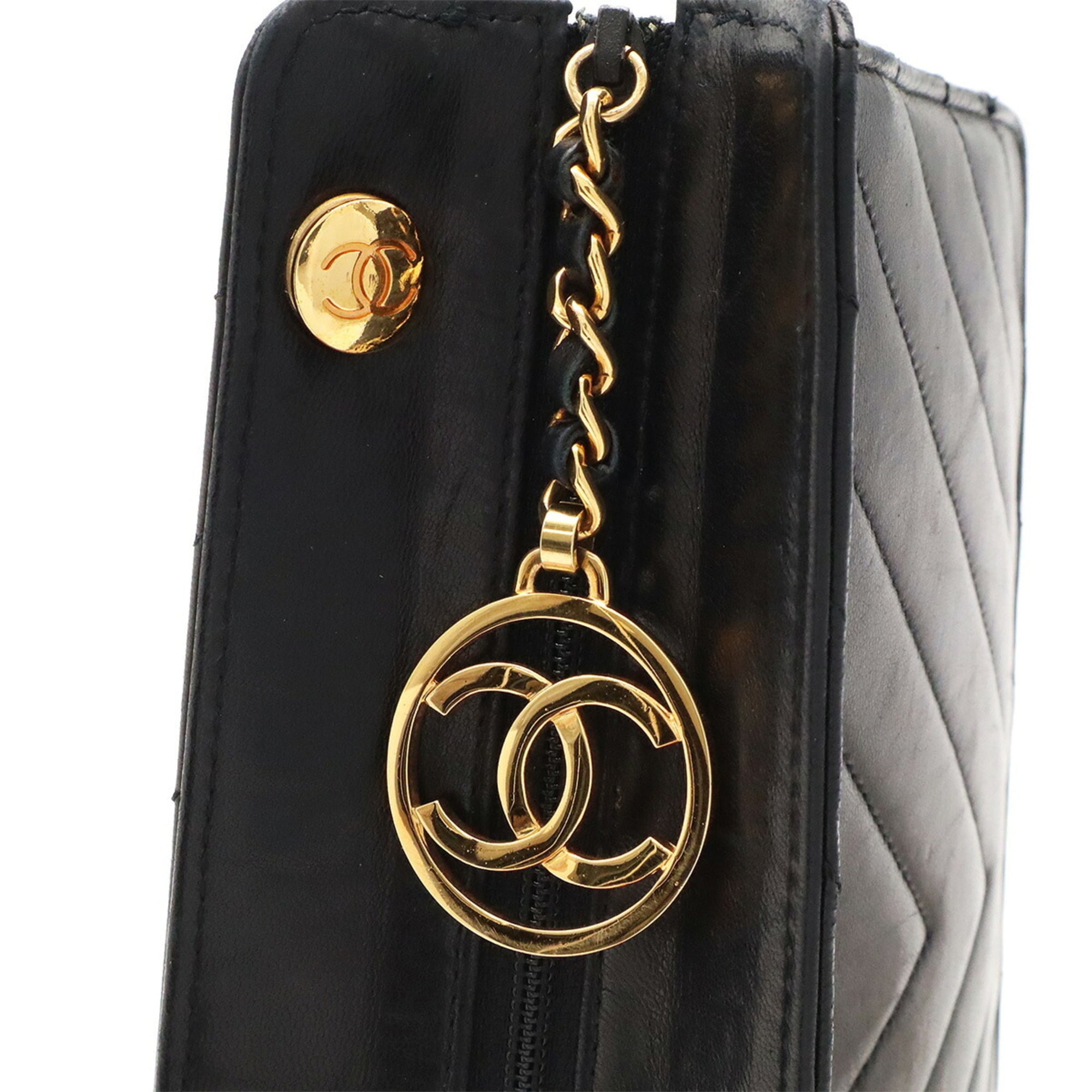 Chanel Black Shoulder Bag (Pre-Owned)