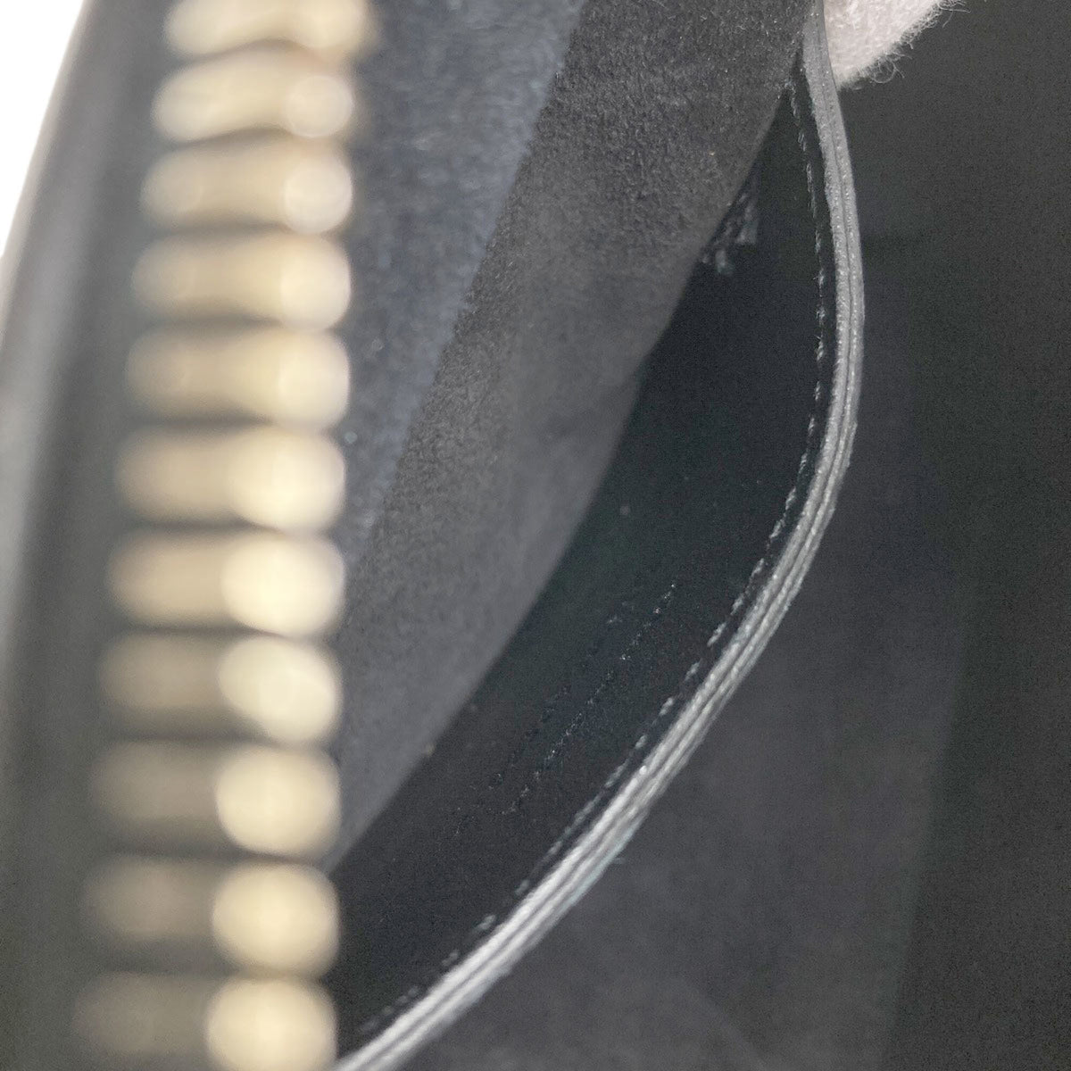Yves Saint Laurent Black Leather Handbag (Pre-Owned)