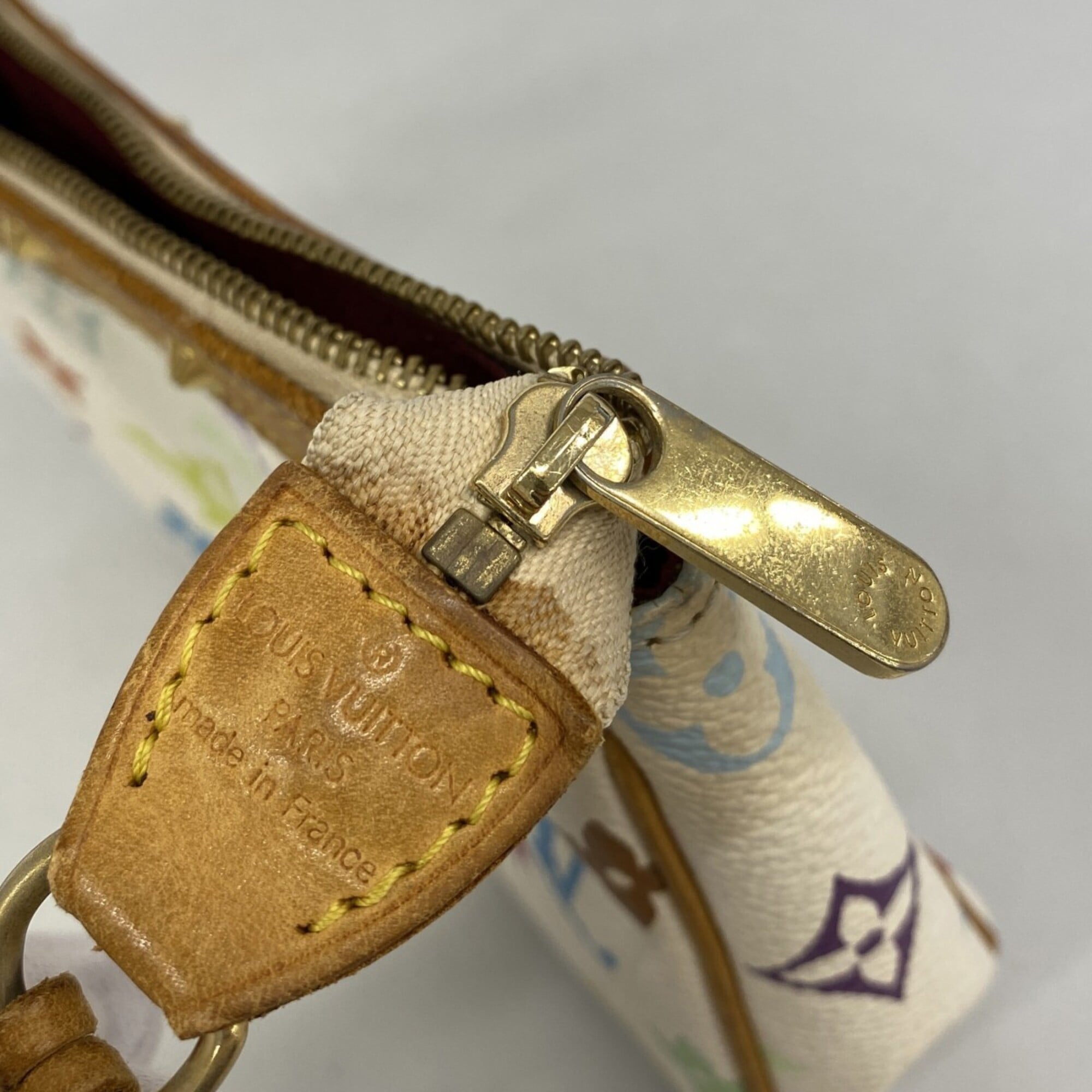 Louis Vuitton Blanc Pouch (Pre-Owned)