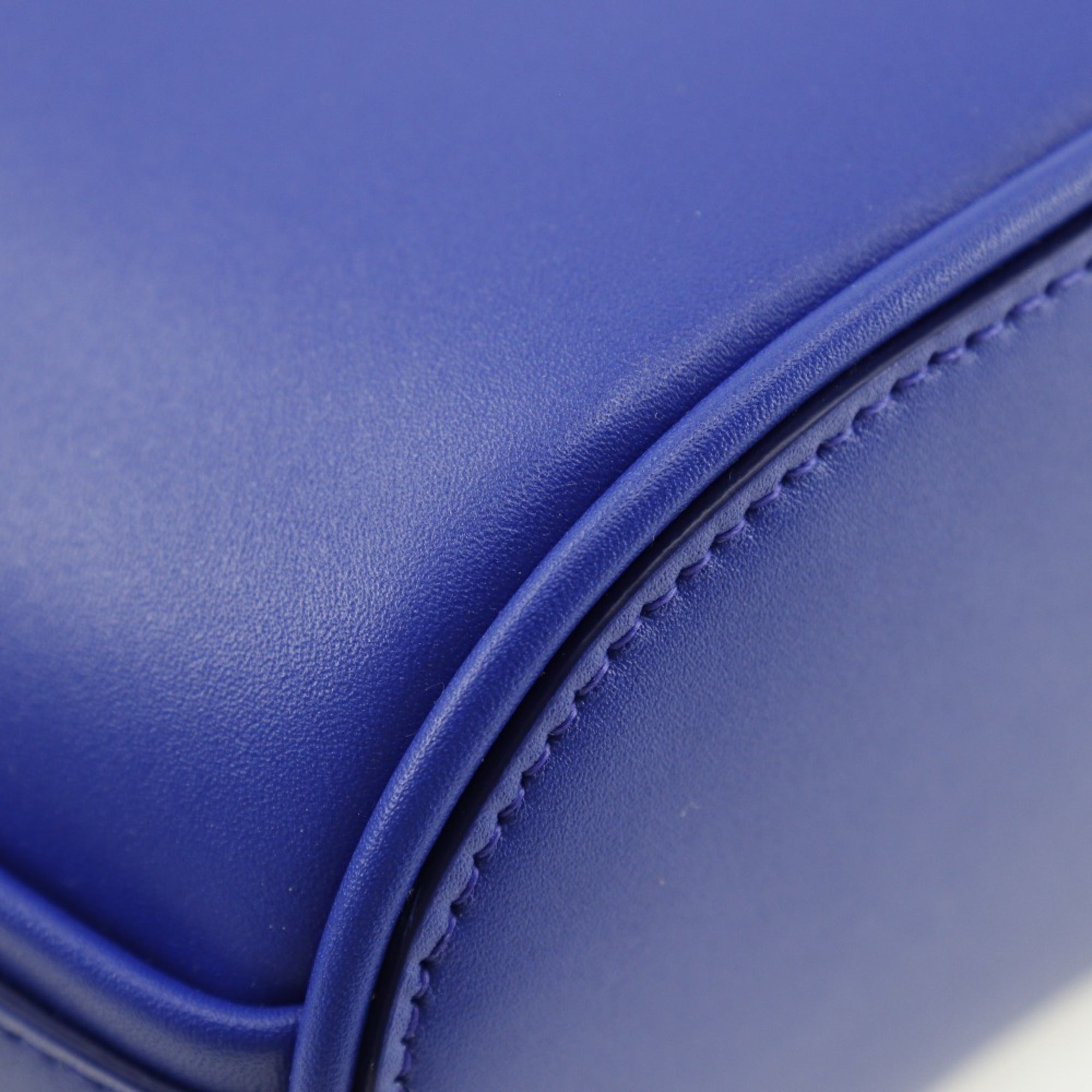 Salvatore Ferragamo Blue Leather Handbag (Pre-Owned)