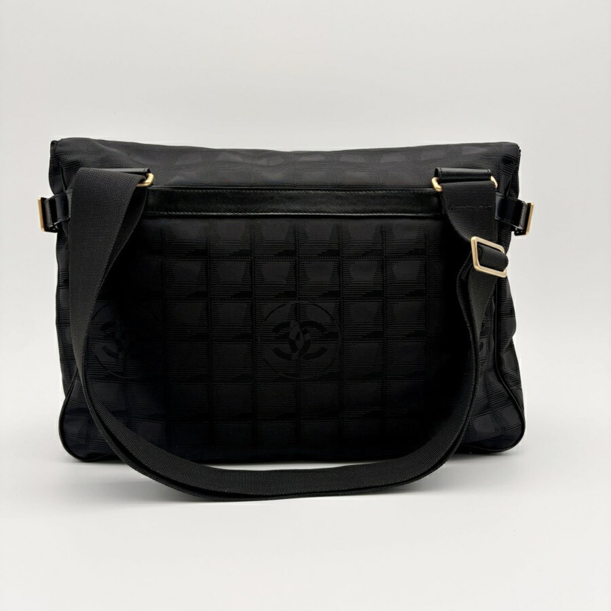 Chanel Black New Travel Line Nylon Jacquard Leather Messenger Bag (Pre-Owned)