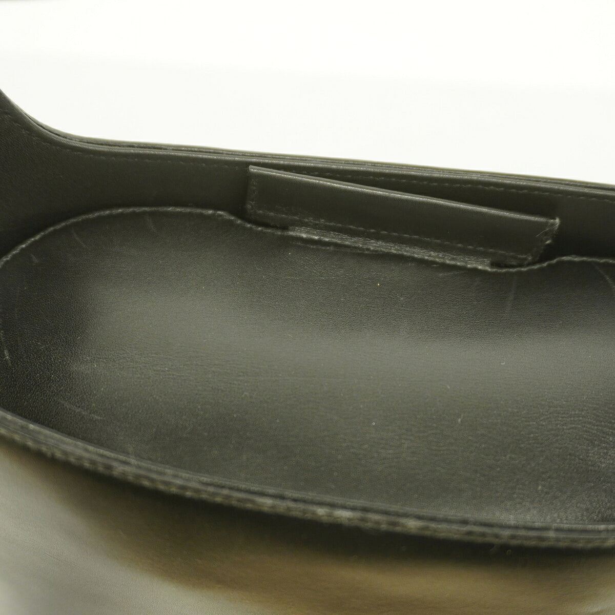 Salvatore Ferragamo Black Leather Shoulder Bag (Pre-Owned)