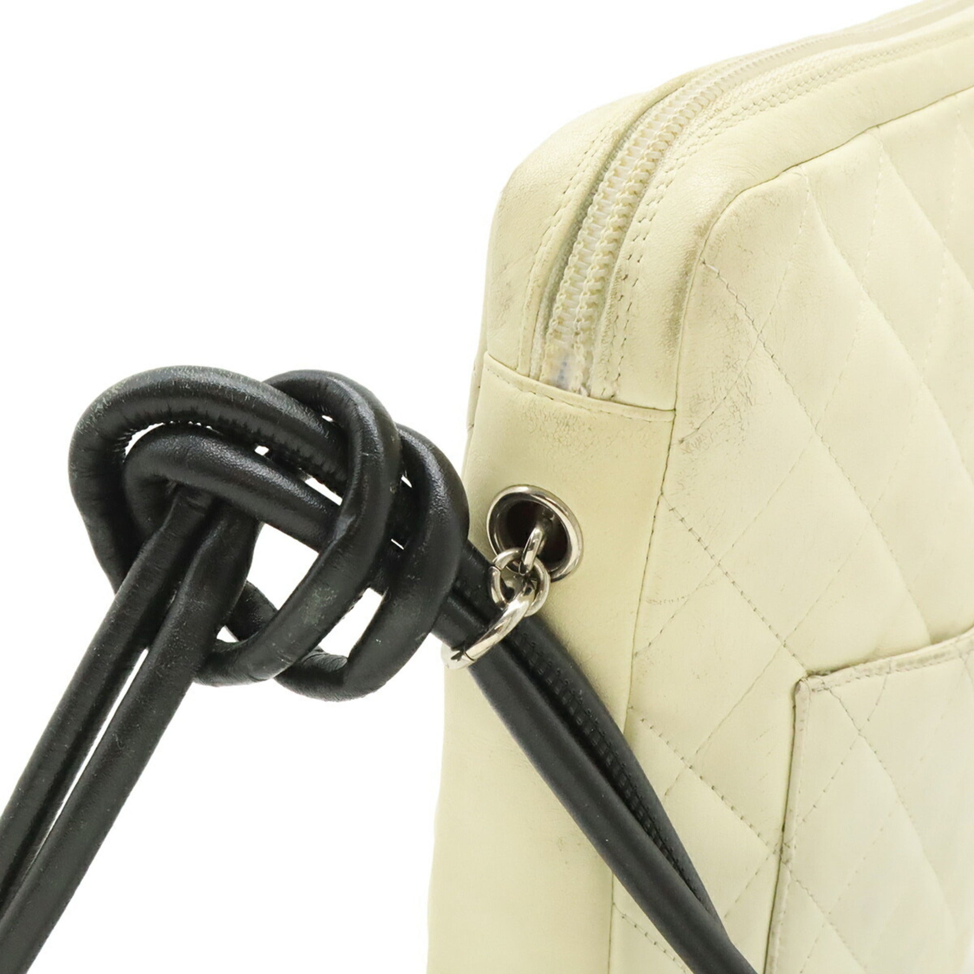 Chanel Black White Leather Shoulder Bag (Pre-Owned)