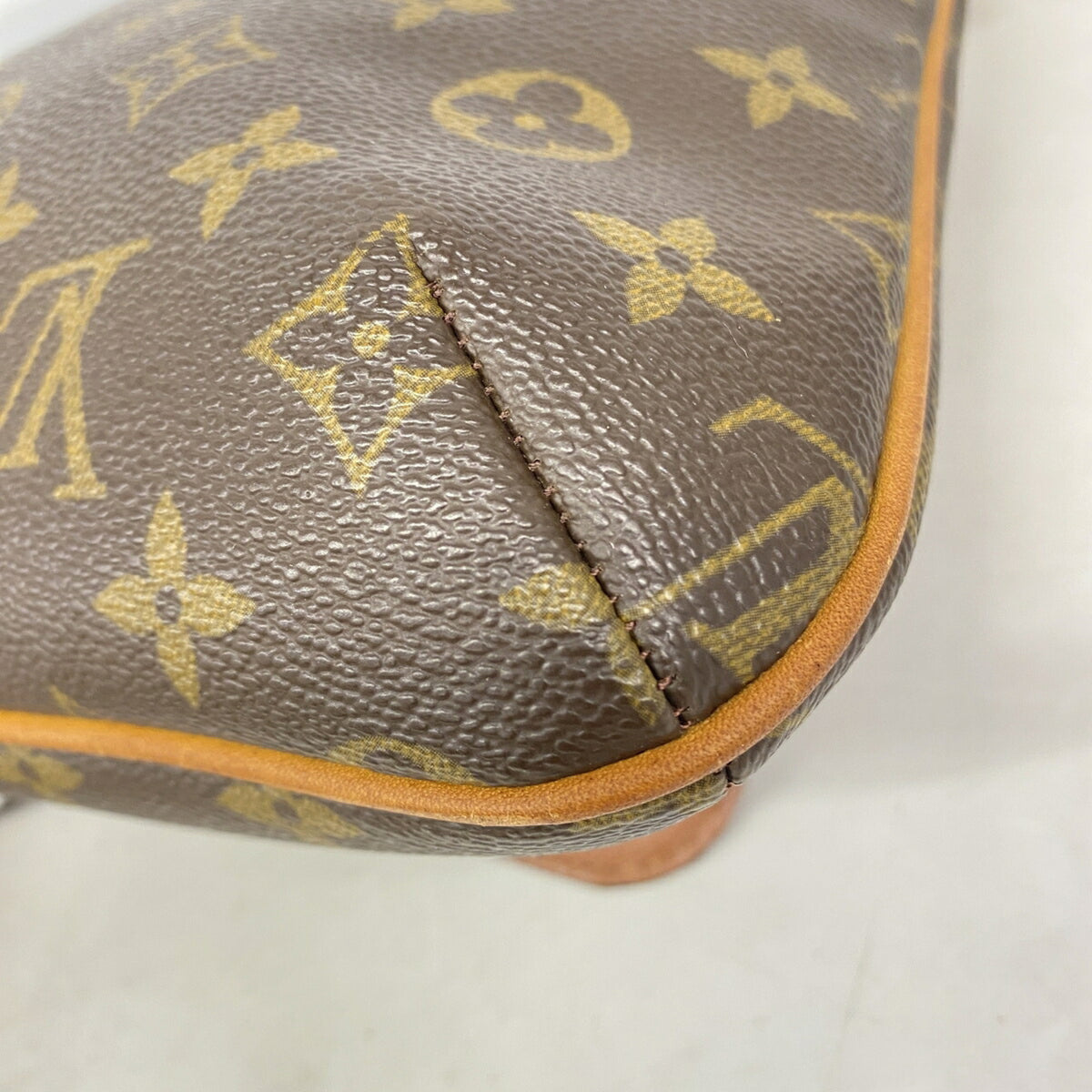 Louis Vuitton Brown Shoulder Bag (Pre-Owned)