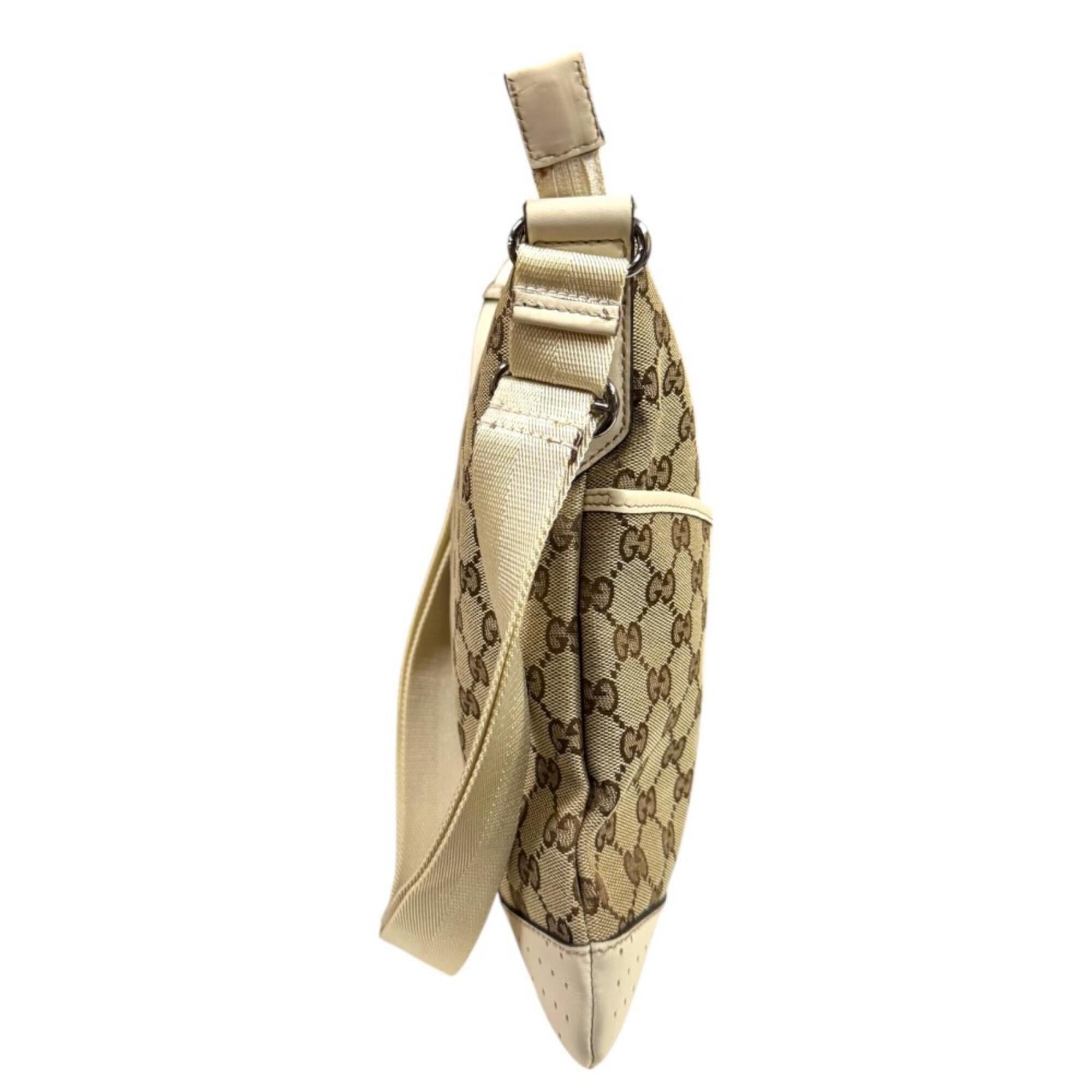 Gucci Beige White Gg Canvas Shoulder Bag (Pre-Owned)