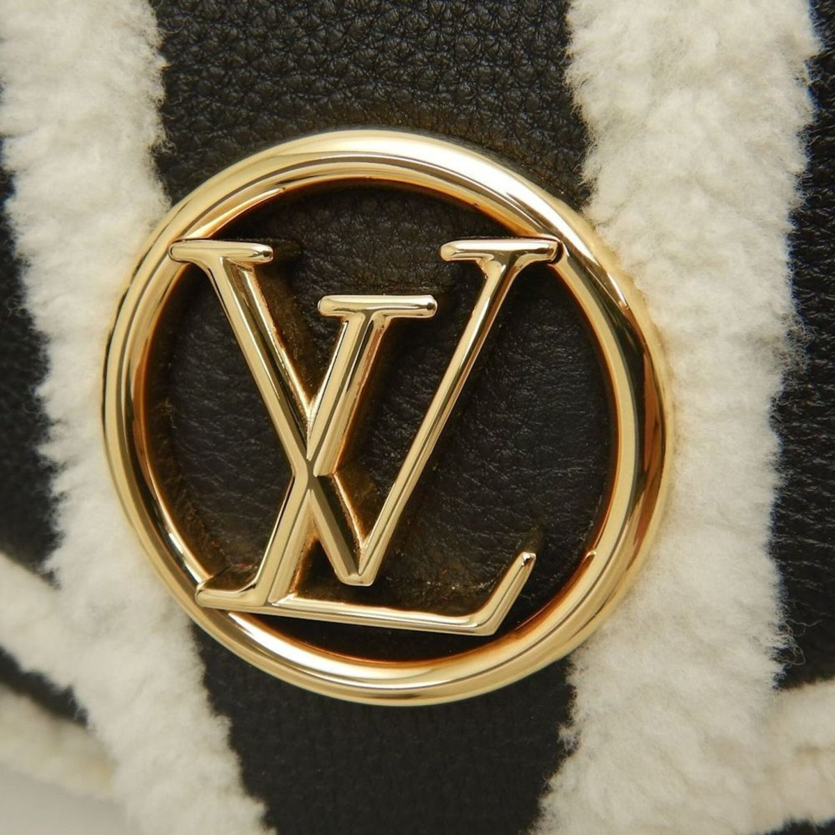 Louis Vuitton Noir White Wool Leather Shoulder Bag (Pre-Owned)
