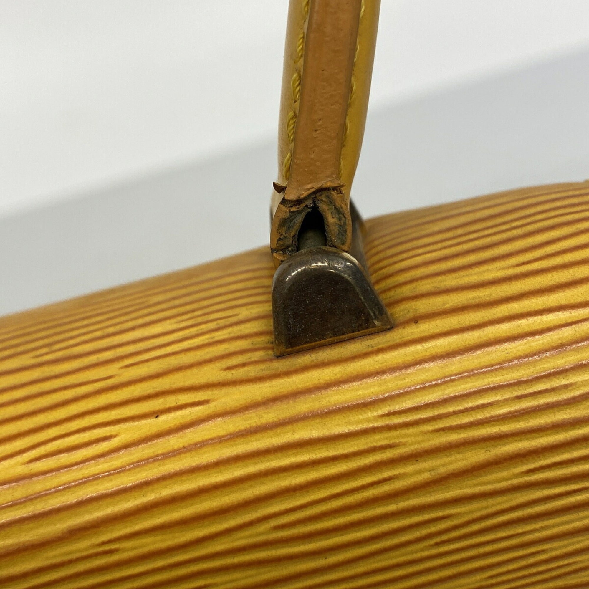 Louis Vuitton Jaune Handbag (Pre-Owned)