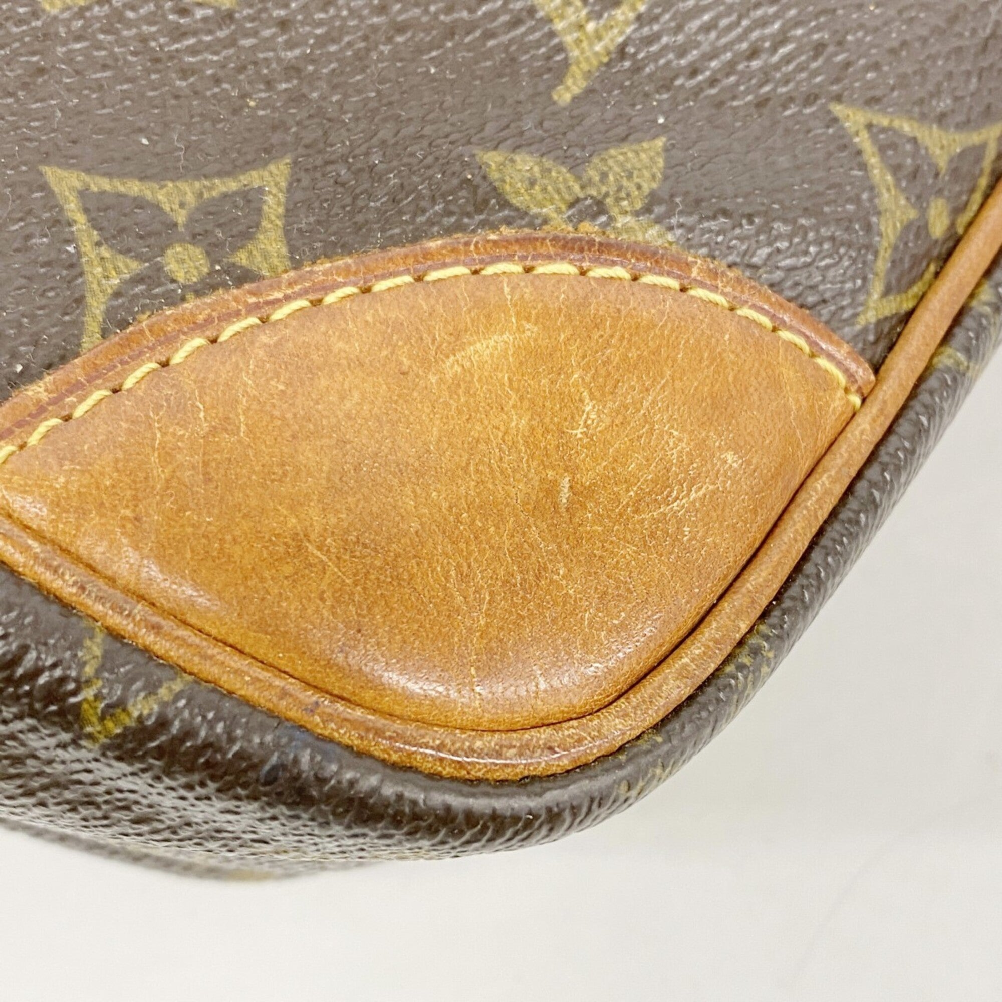 Louis Vuitton Brown Clutch Bag (Pre-Owned)