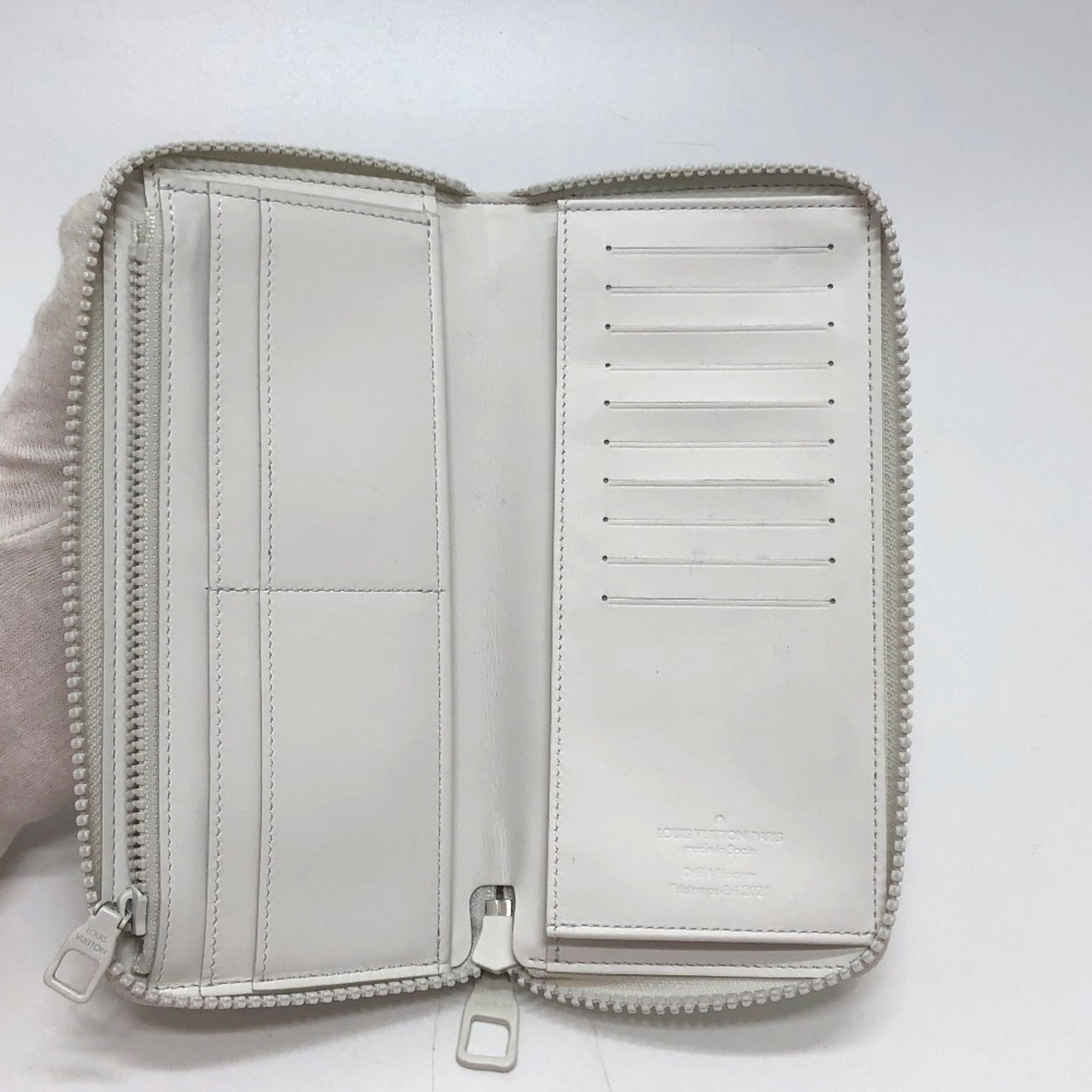 Louis Vuitton Monogram White Long Wallet (Bi-Fold) (Pre-Owned)