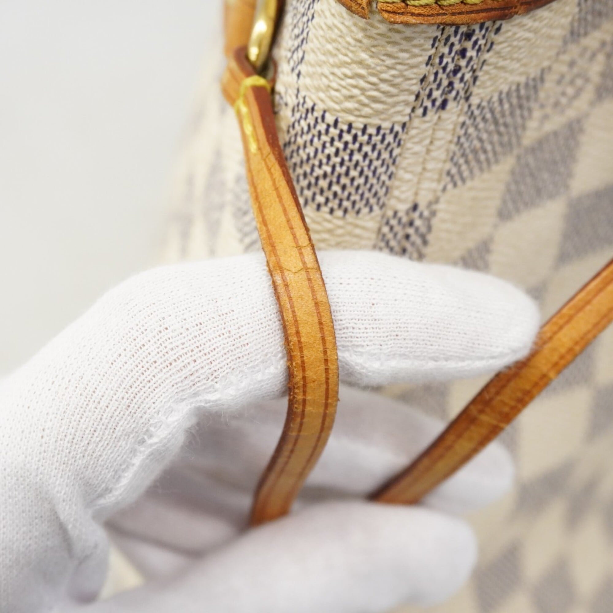 Louis Vuitton White Tote Bag (Pre-Owned)