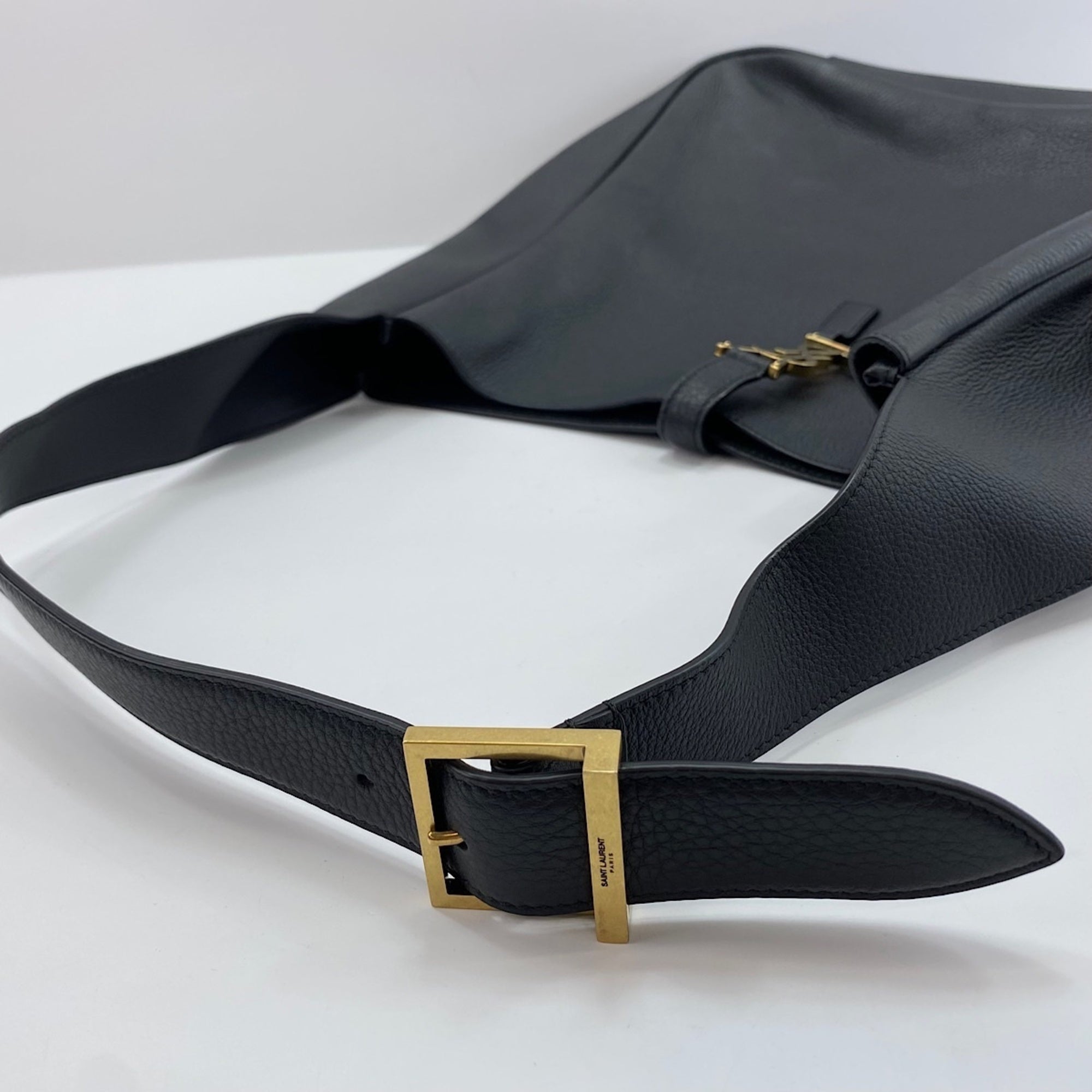 Yves Saint Laurent Black Shoulder Bag (Pre-Owned)