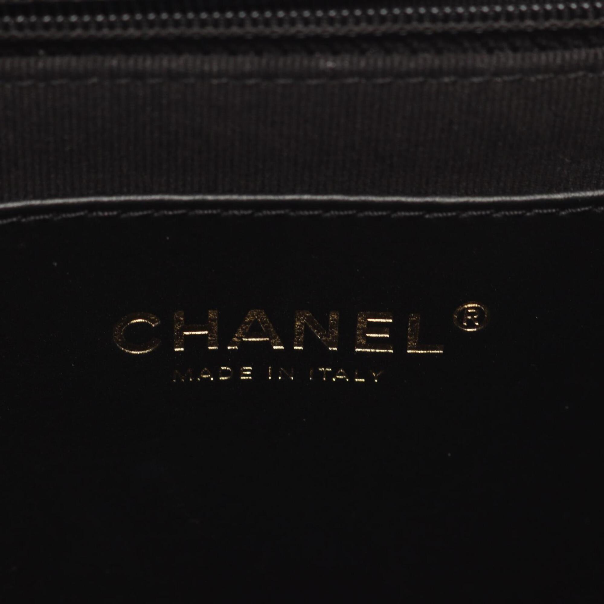 Chanel Black Leather Handbag Shoulder Bag (Pre-Owned)