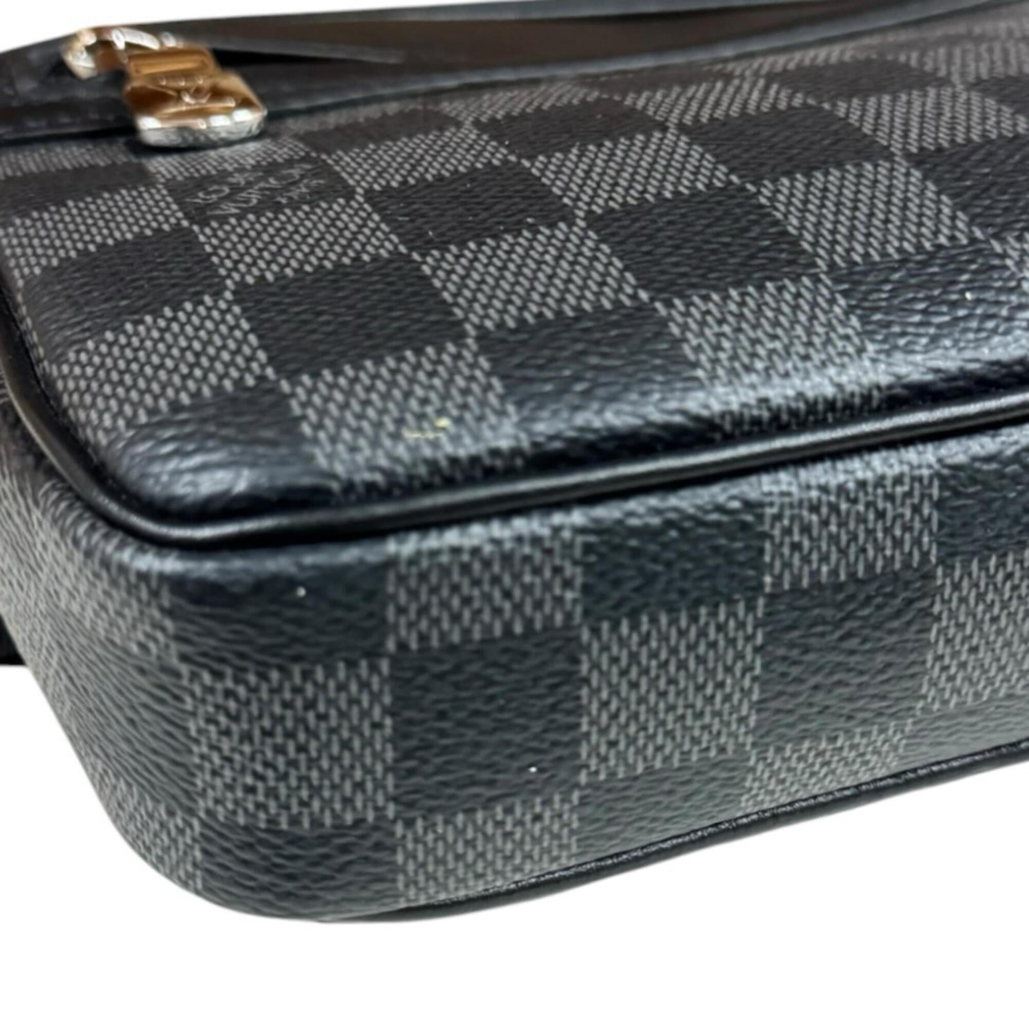 Louis Vuitton Black Gray Damier Graphite Canvas Pouch Shoulder Bag (Pre-Owned)