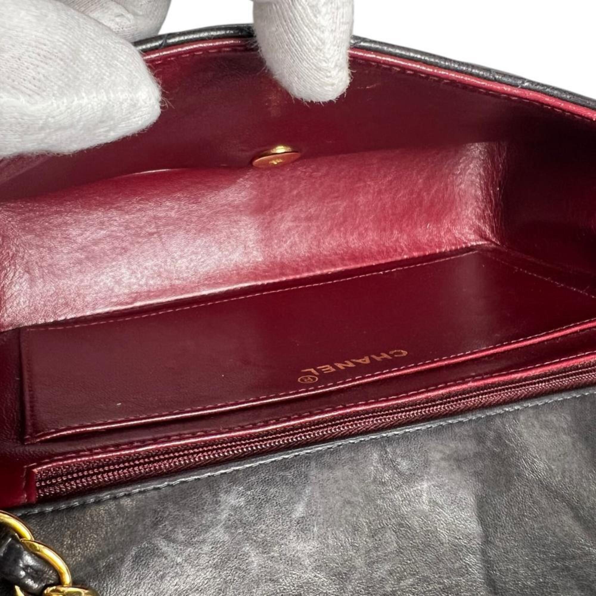 Chanel Black Leather Shoulder Bag (Pre-Owned)