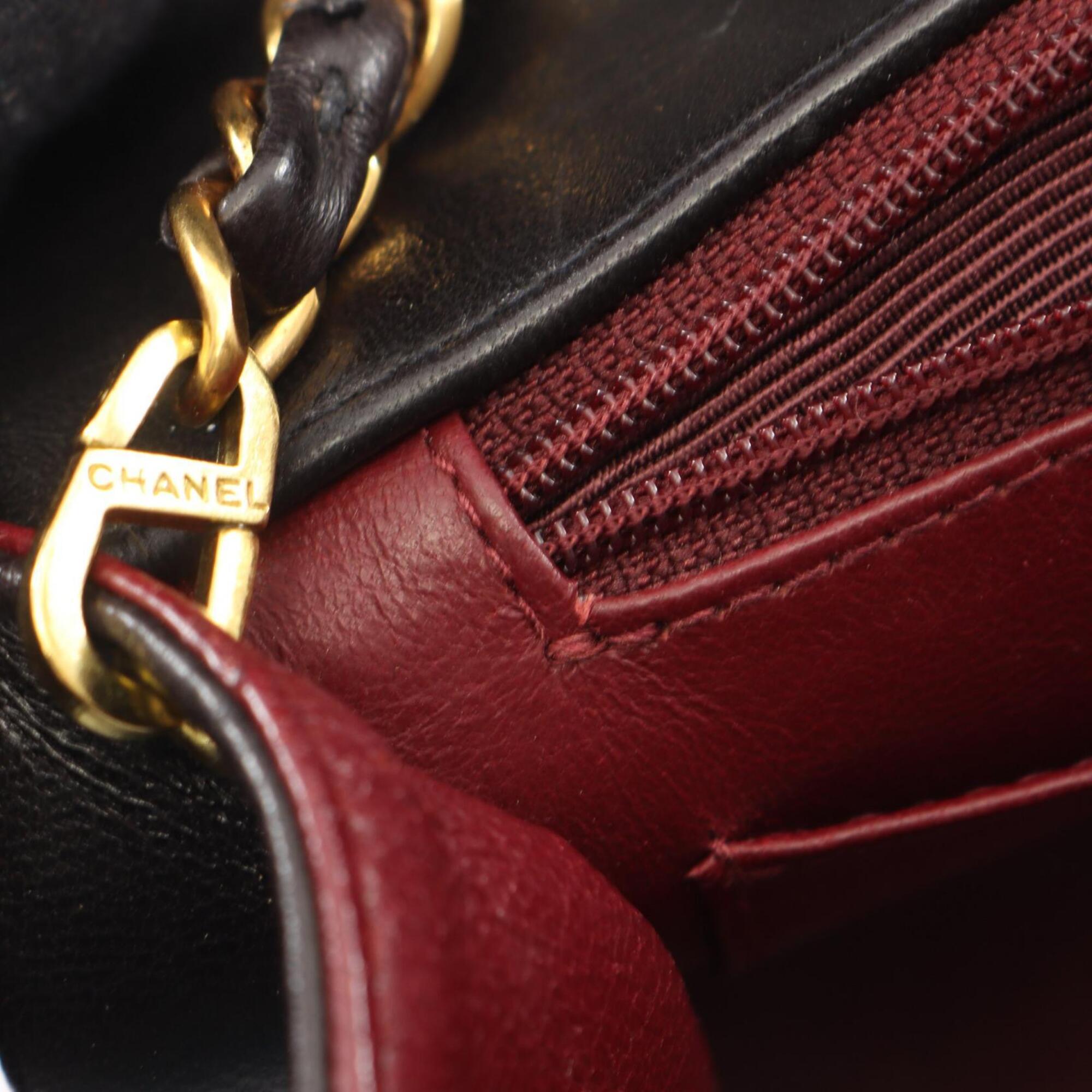 Chanel Black Leather Handbag Shoulder Bag (Pre-Owned)