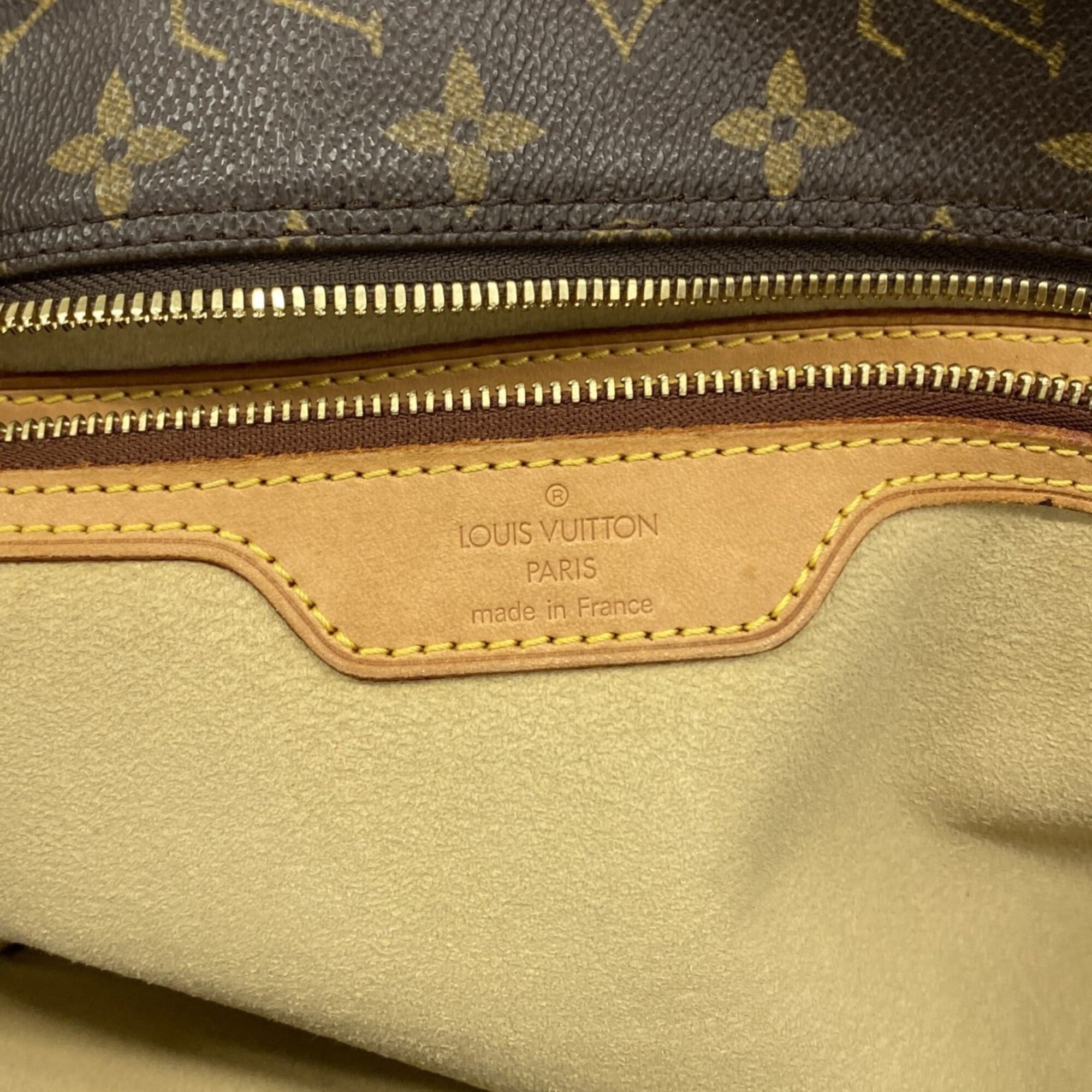 Louis Vuitton Brown Shoulder Bag (Pre-Owned)