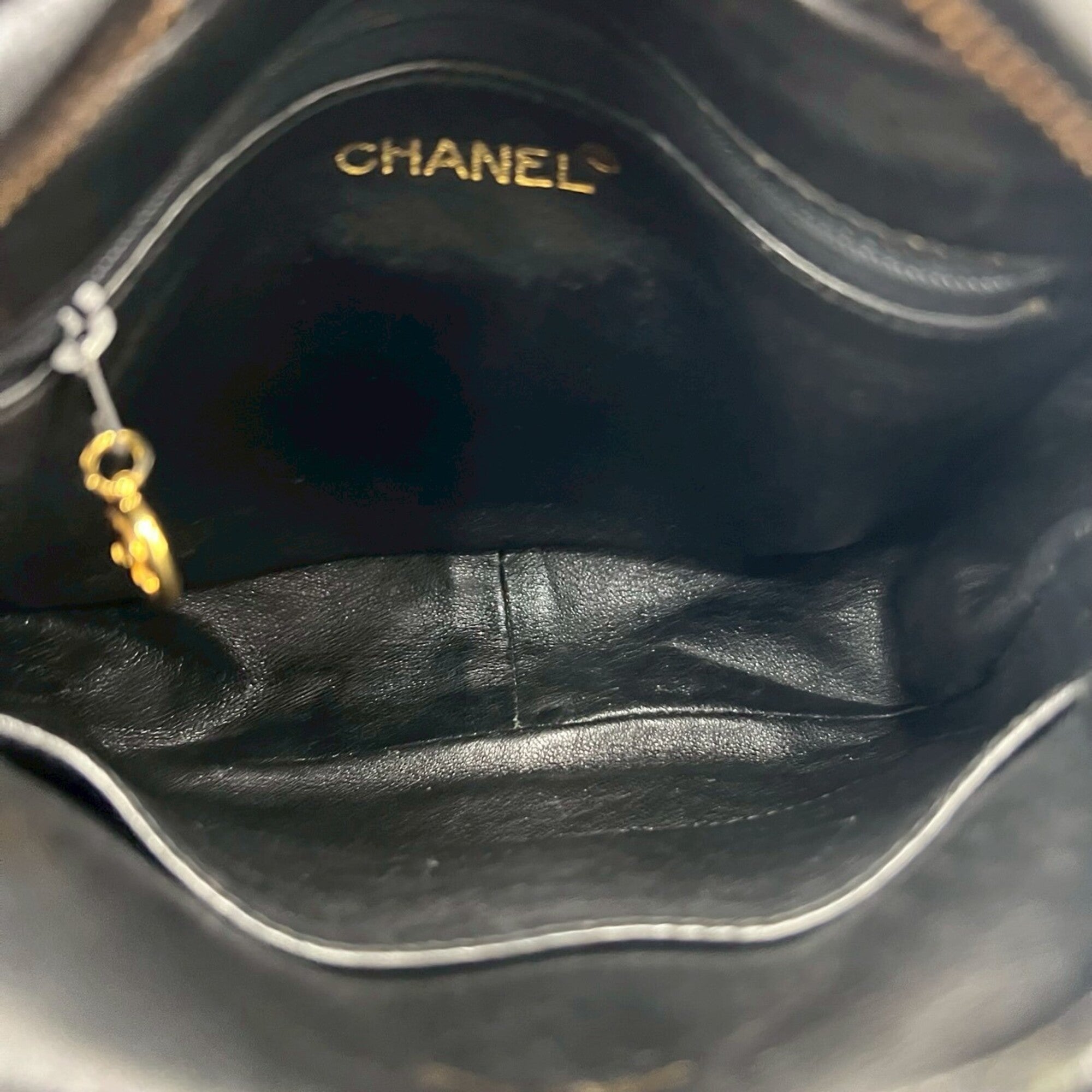 Chanel Black Grained Calfskin Shoulder Bag (Pre-Owned)