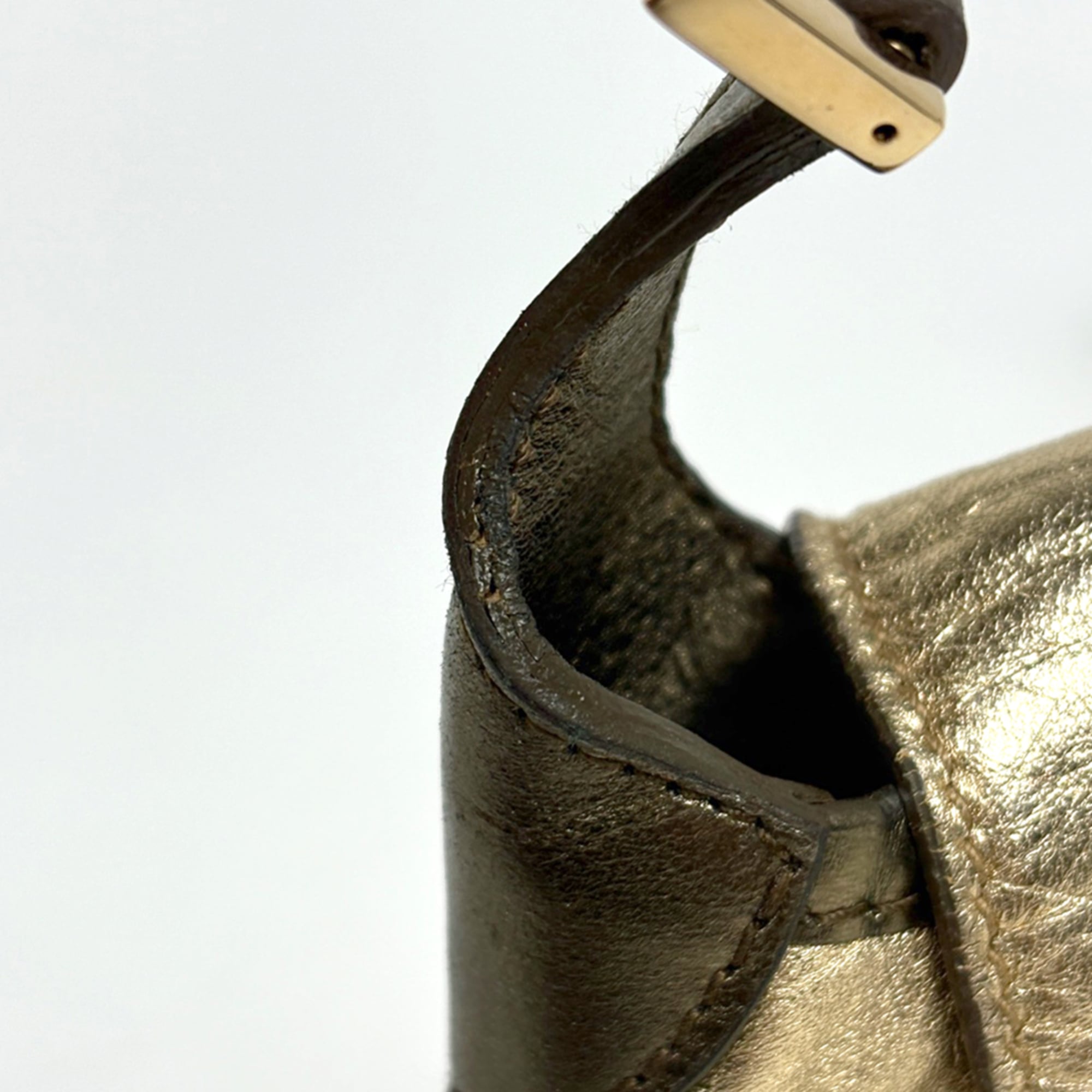 Gucci Gold Leather Shoulder Bag (Pre-Owned)