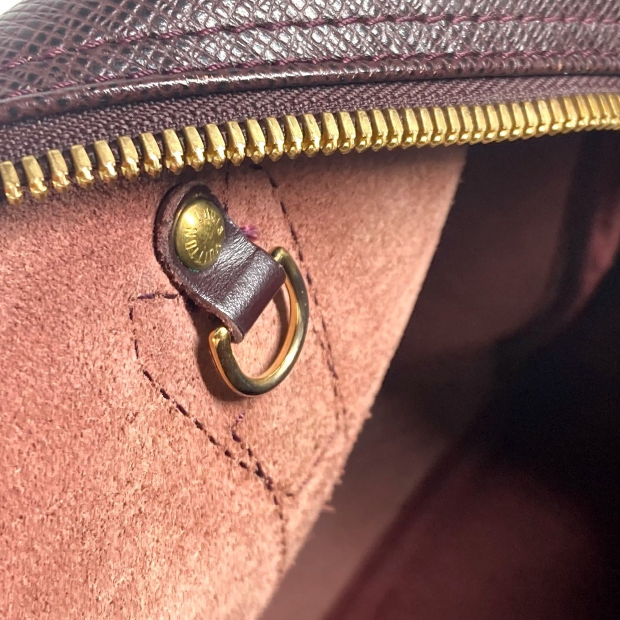 Louis Vuitton Acajou Taiga Leather Boston Bag Handbag (Pre-Owned)