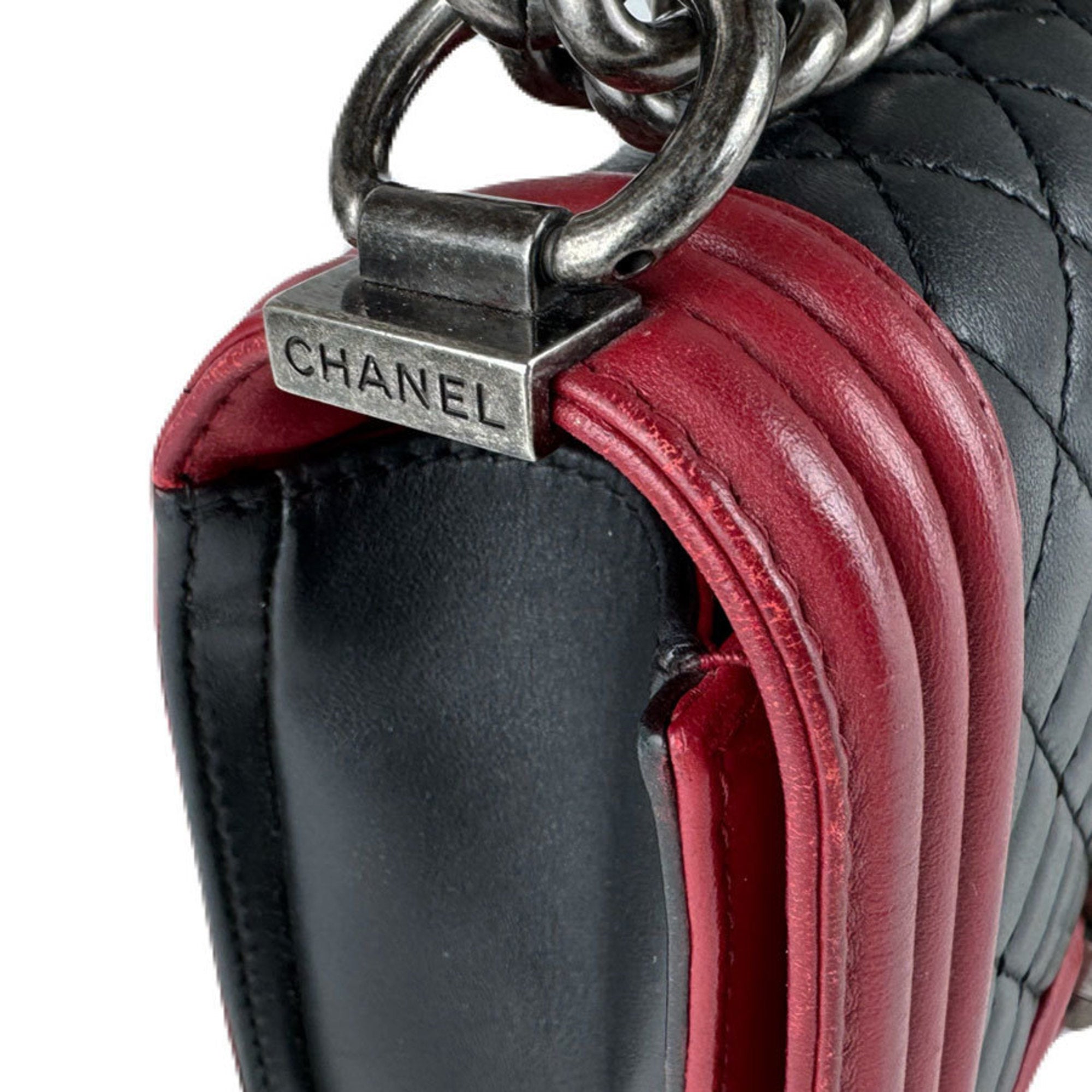 Chanel Black Red Color Leather Shoulder Bag (Pre-Owned)