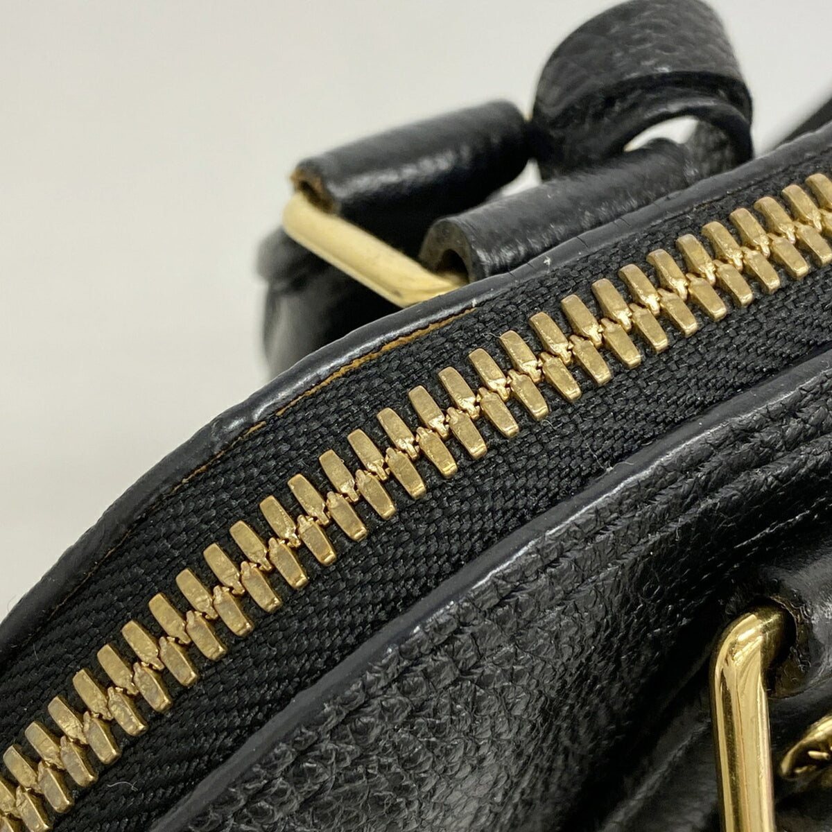 Louis Vuitton Noir Handbag (Pre-Owned)