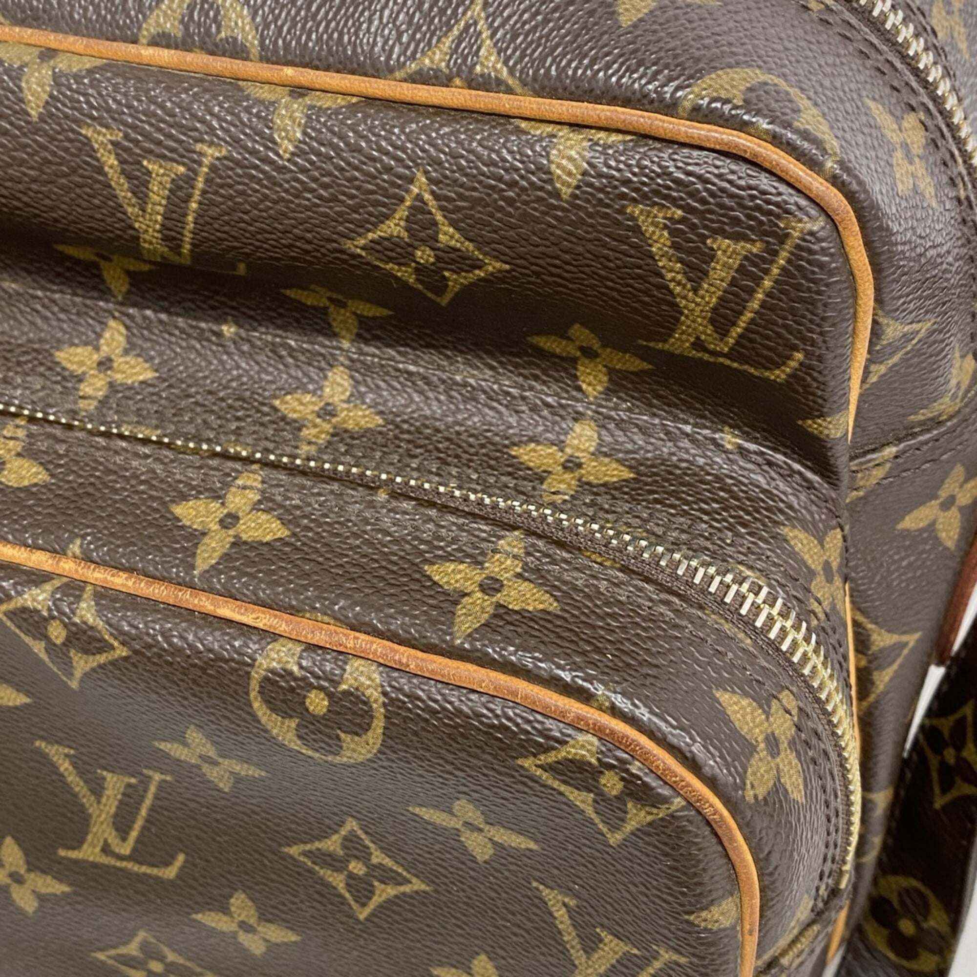 Louis Vuitton Brown Shoulder Bag (Pre-Owned)