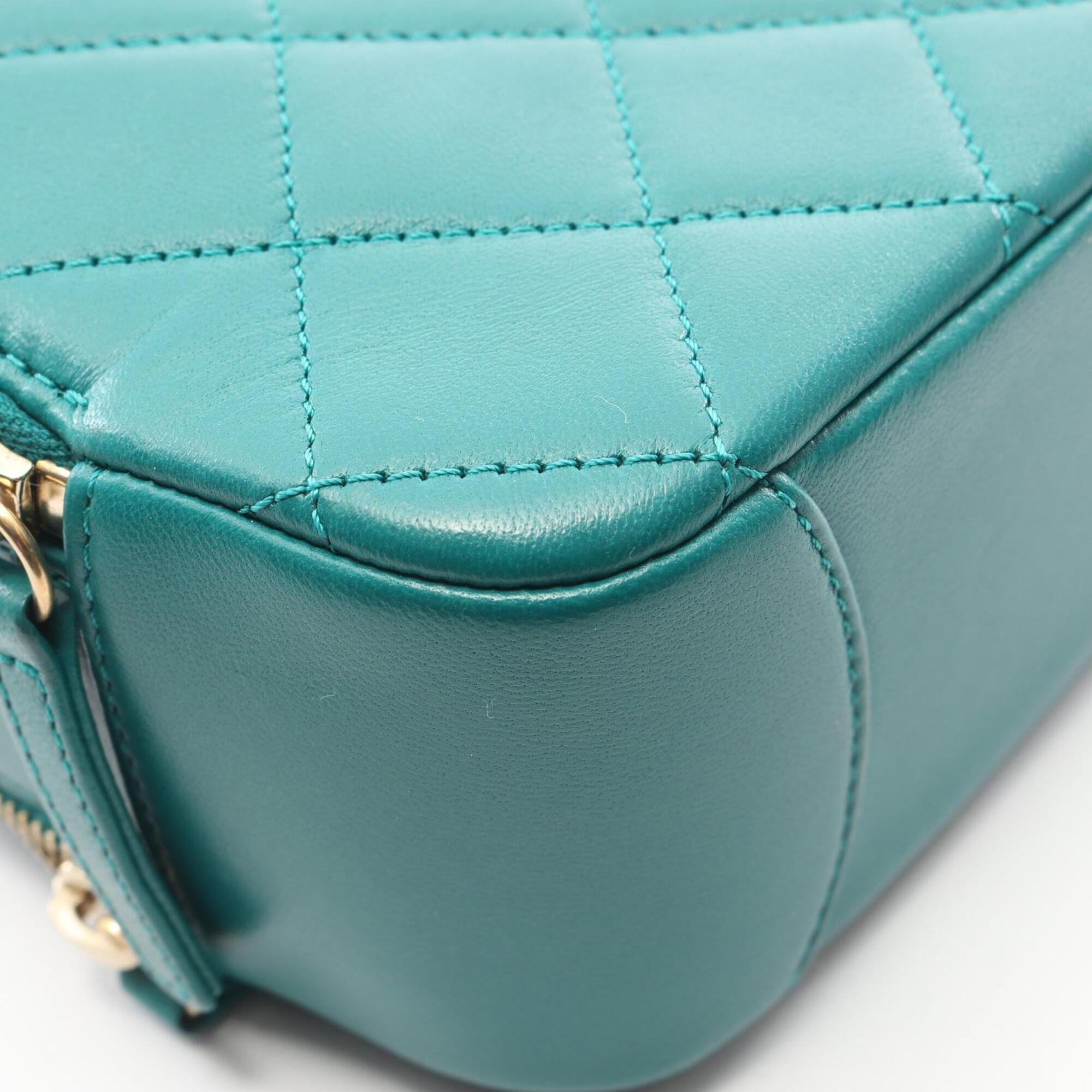 Chanel Green Leather Handbag Shoulder Bag (Pre-Owned)