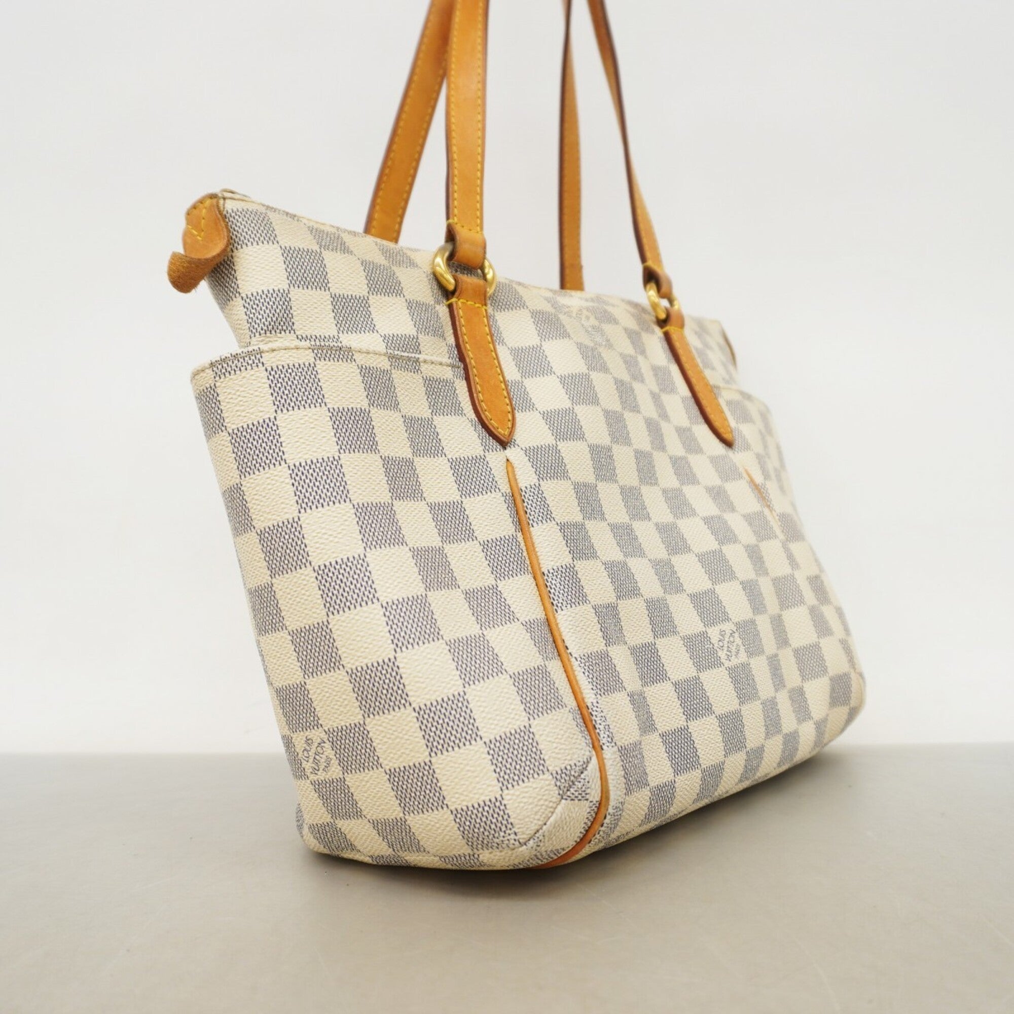 Louis Vuitton White Tote Bag (Pre-Owned)