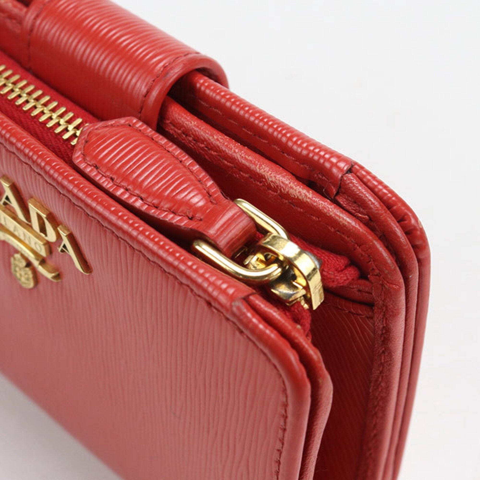 Prada Red Color Leather Wallet (Bi-Fold) (Pre-Owned)