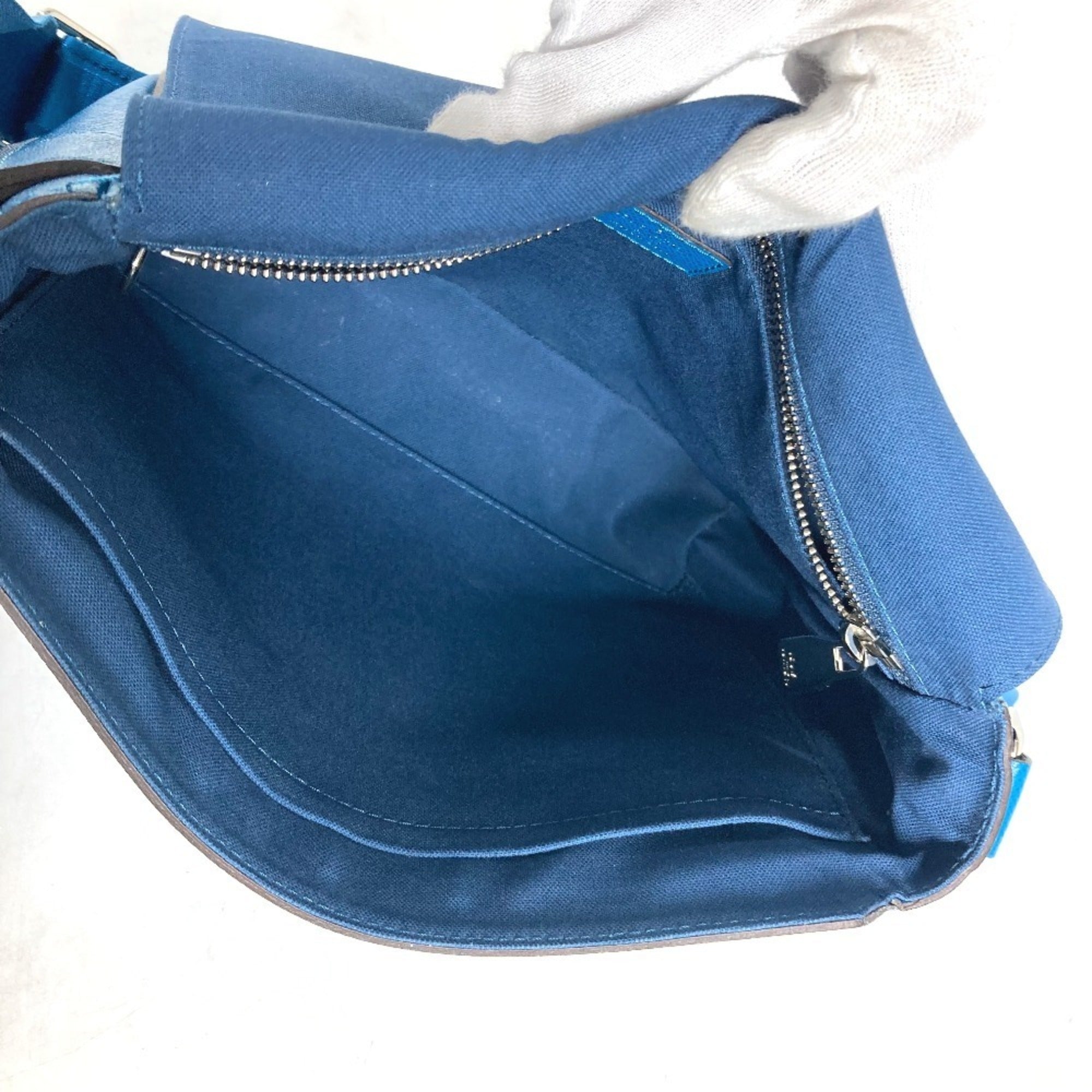 Louis Vuitton Blue Taiga Leather Messenger Bag Shoulder Bag (Pre-Owned)