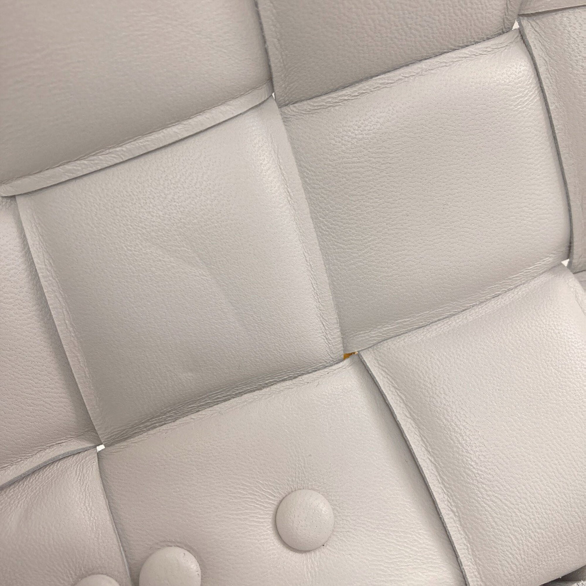 Bottega Veneta White Leather Handbag (Pre-Owned)