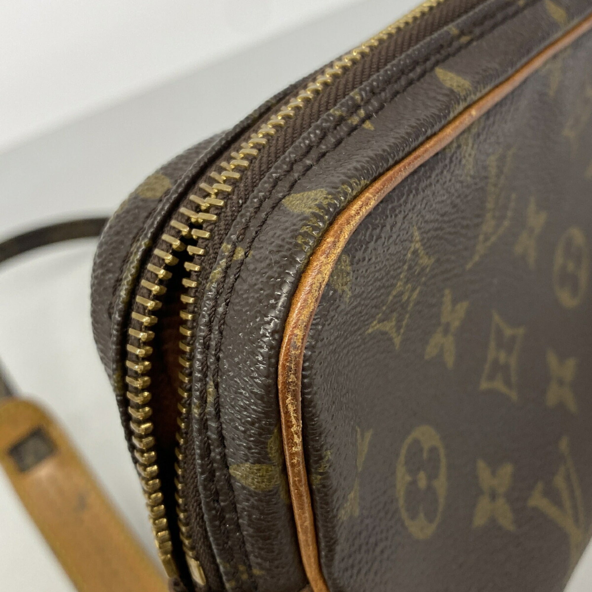 Louis Vuitton Brown Shoulder Bag (Pre-Owned)