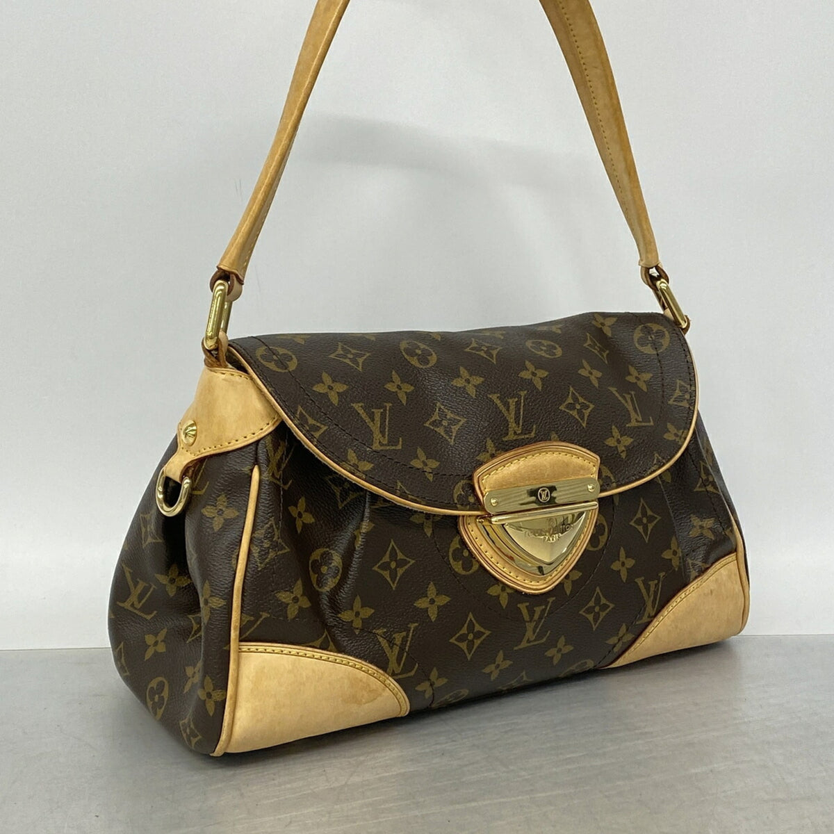 Louis Vuitton Brown Shoulder Bag (Pre-Owned)