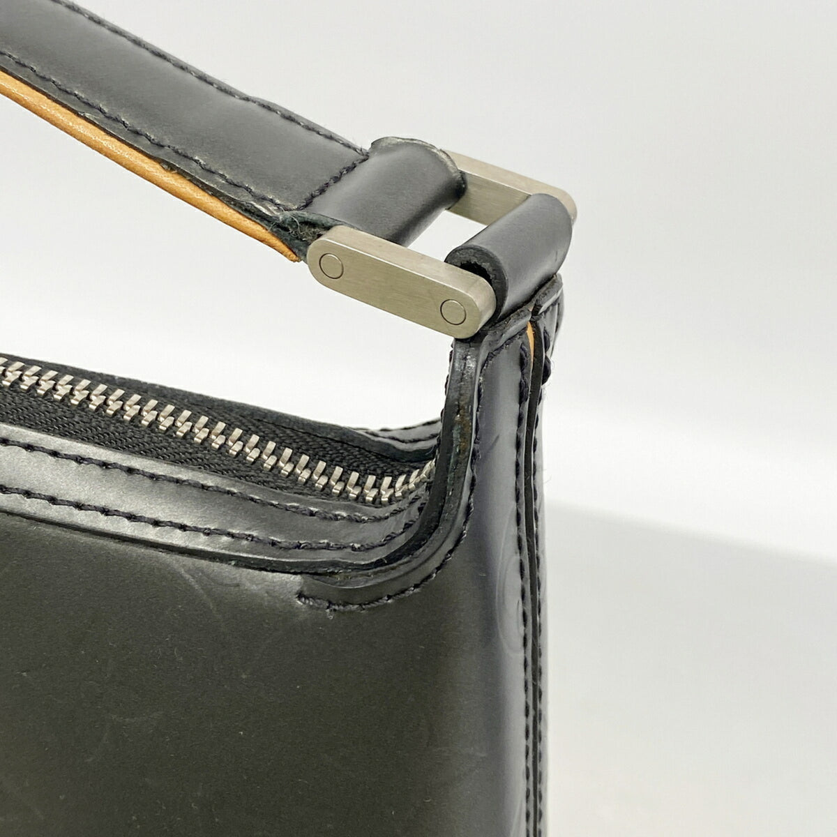 Louis Vuitton Noir Shoulder Bag (Pre-Owned)