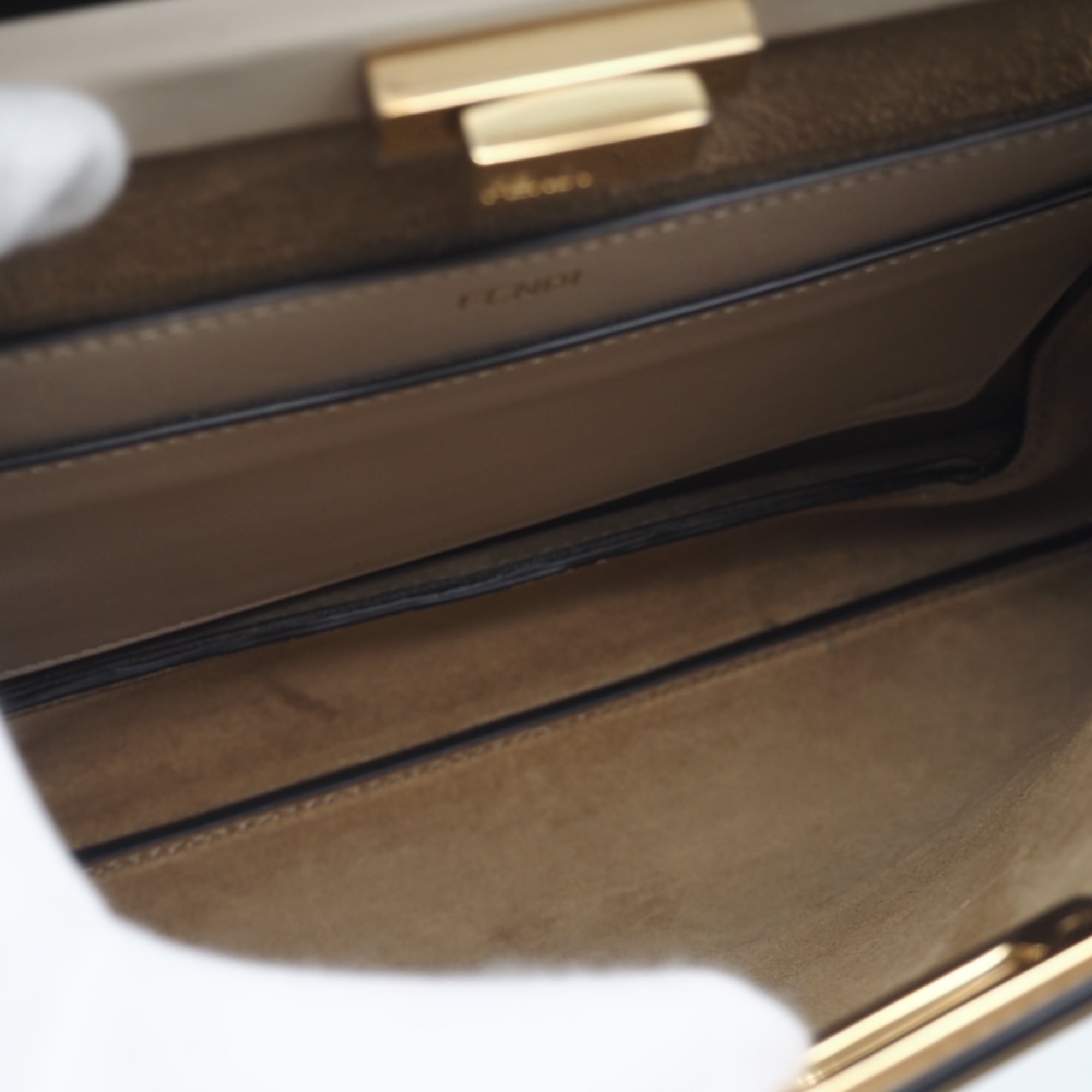 Fendi Beige White Leather Handbag (Pre-Owned)