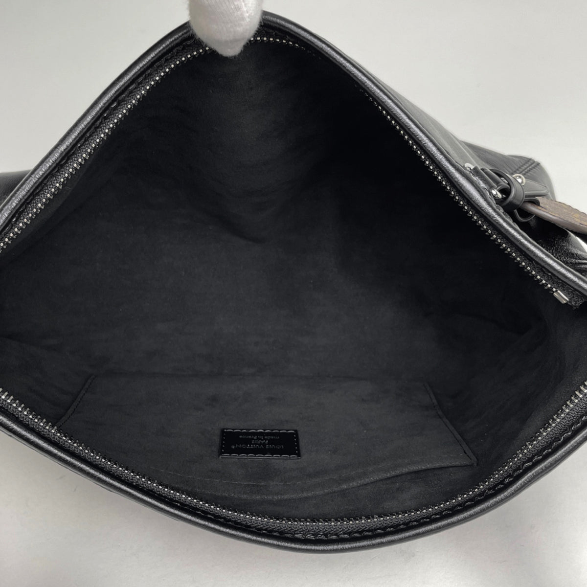 Louis Vuitton Black Noir Leather Shoulder Bag (Pre-Owned)