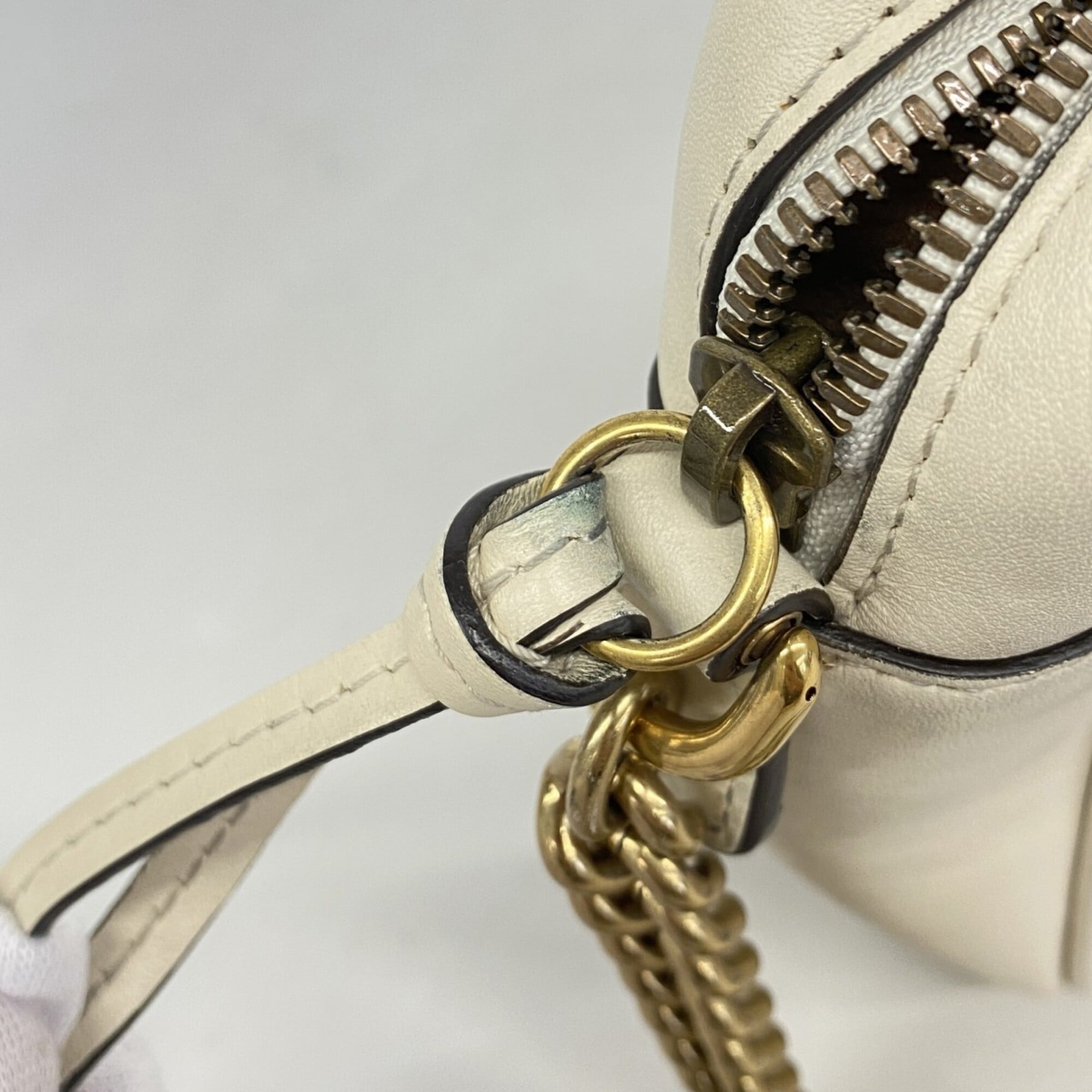Gucci White Leather Shoulder Bag (Pre-Owned)