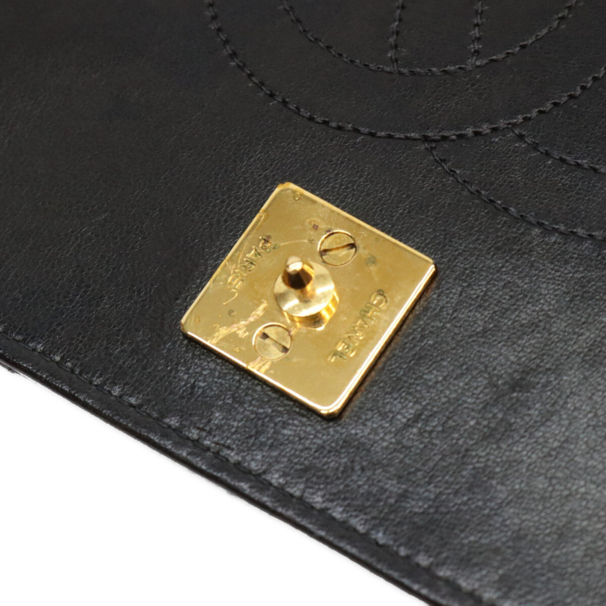 Chanel Black Leather Shoulder Bag (Pre-Owned)
