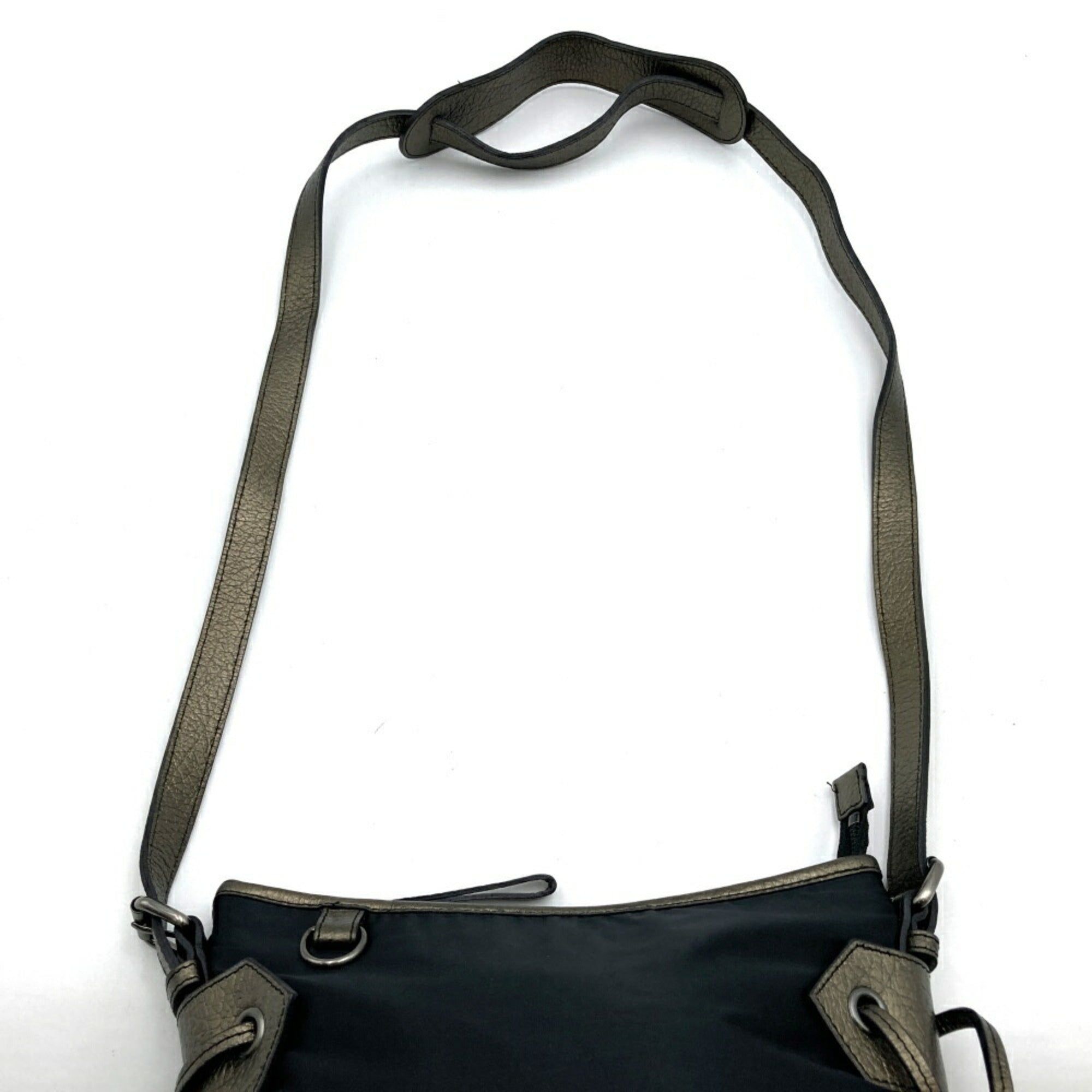 Burberry Black Nylon Leather Shoulder Bag (Pre-Owned)