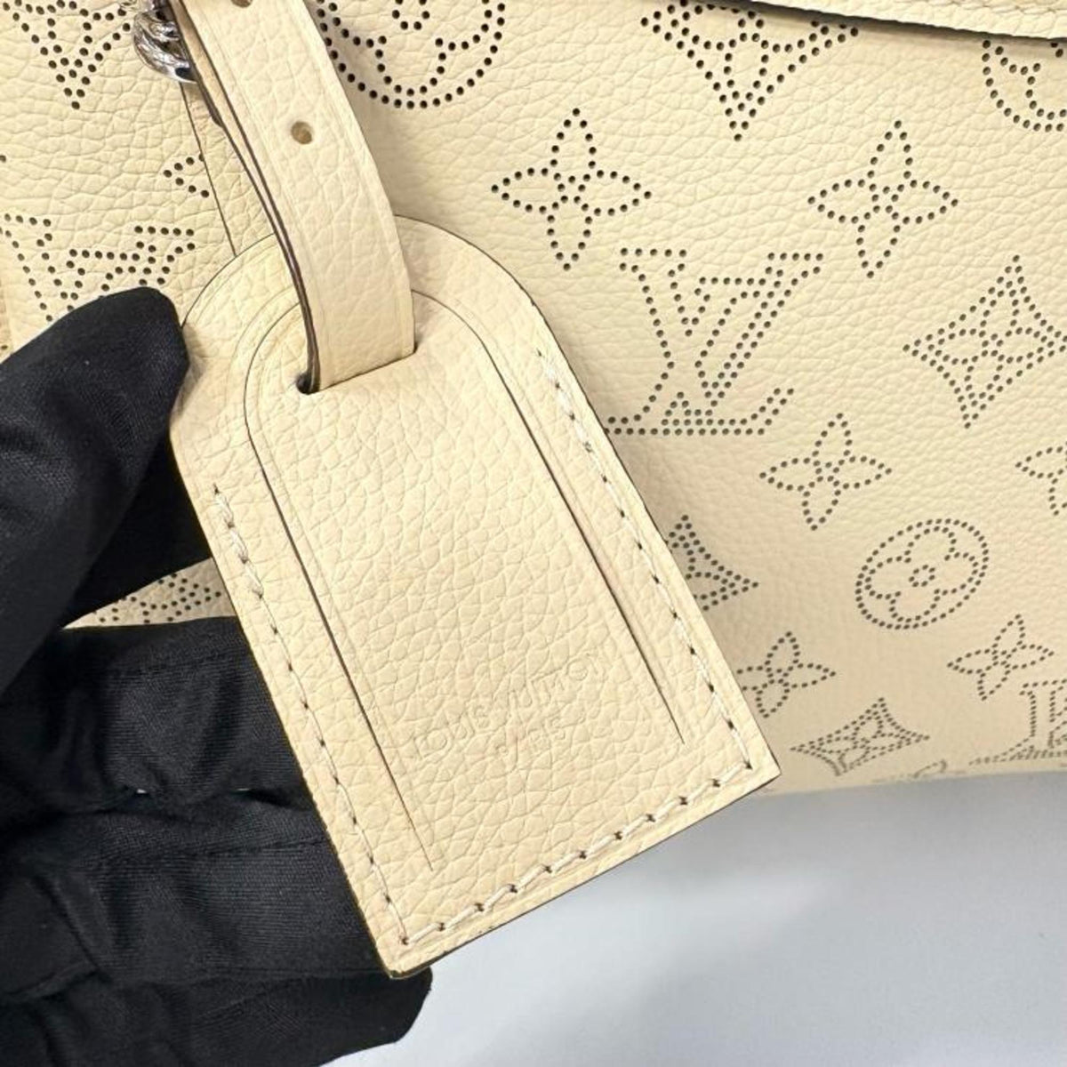 Louis Vuitton Beige Galle Mahina Leather Handbag Shoulder Bag (Pre-Owned)