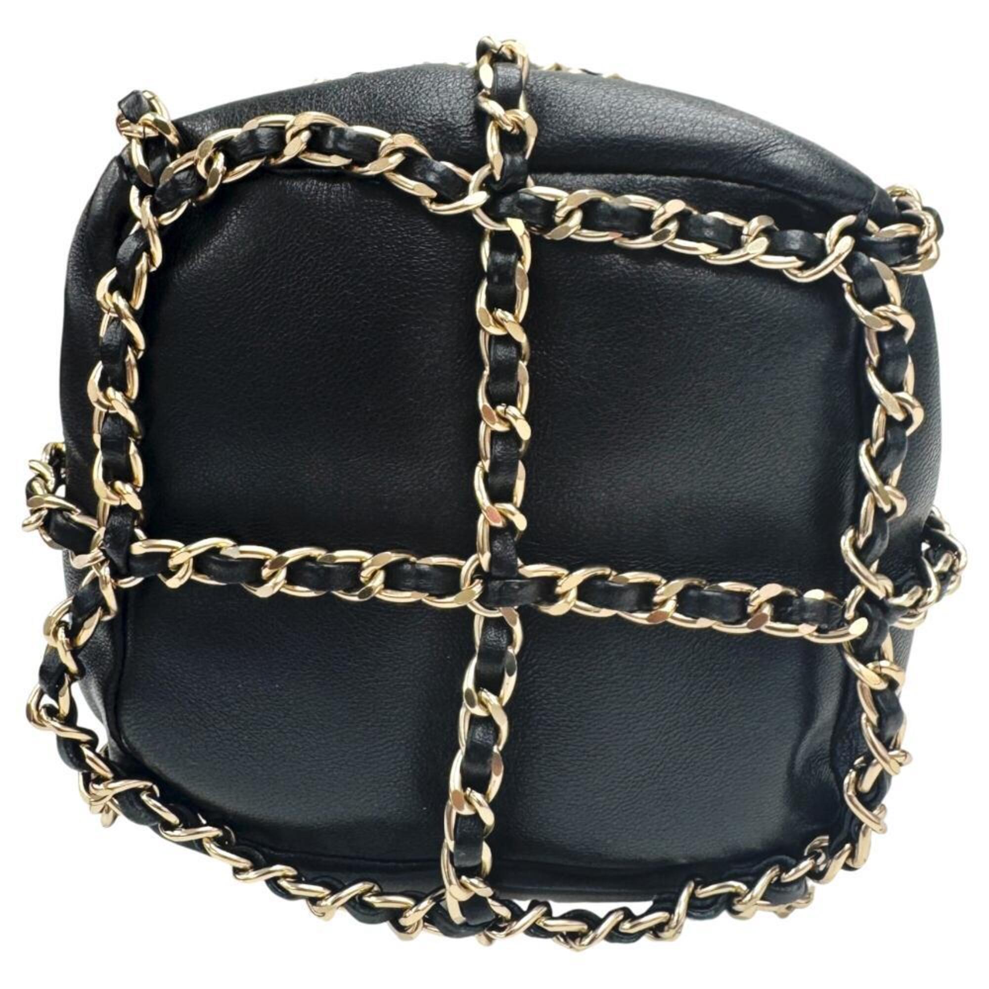 Chanel Black Leather Shoulder Bag (Pre-Owned)