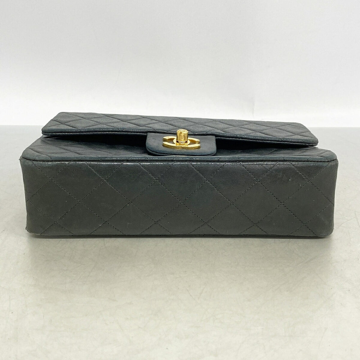 Chanel Black Leather Shoulder Bag (Pre-Owned)