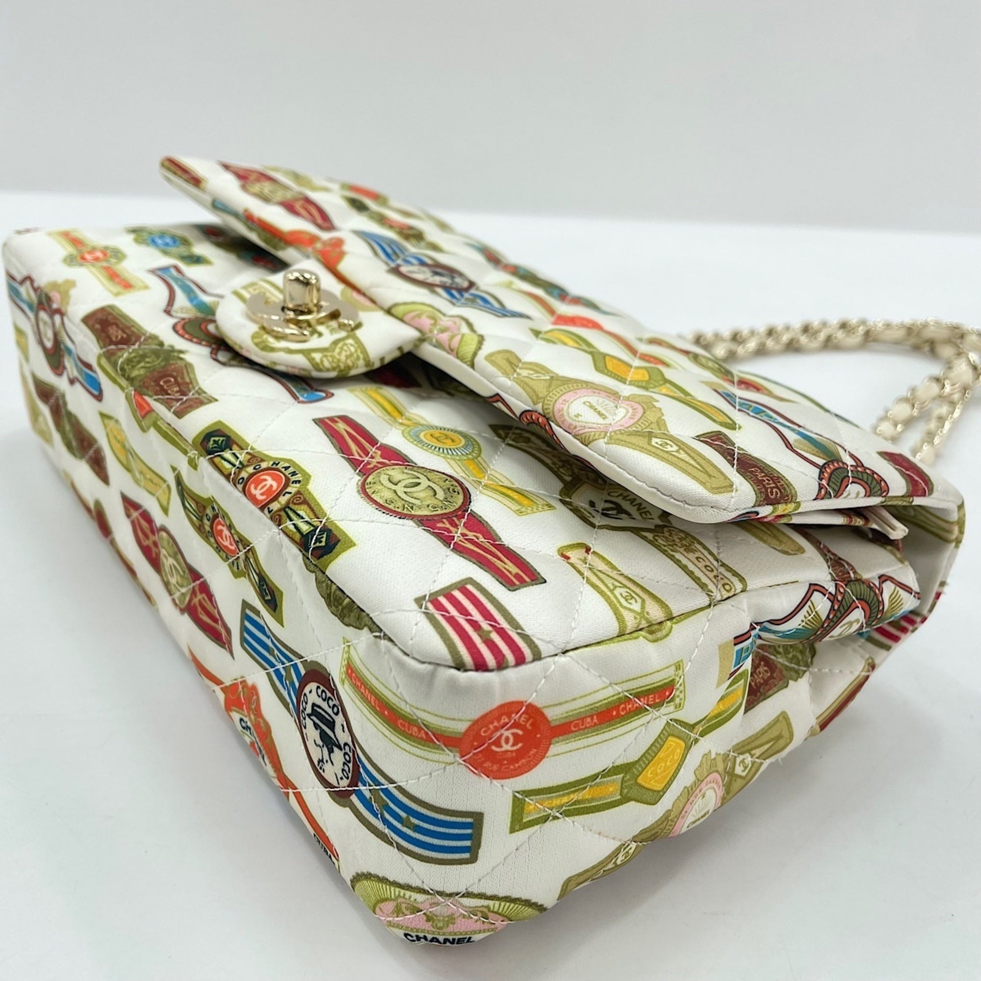 Chanel White Shoulder Bag (Pre-Owned)