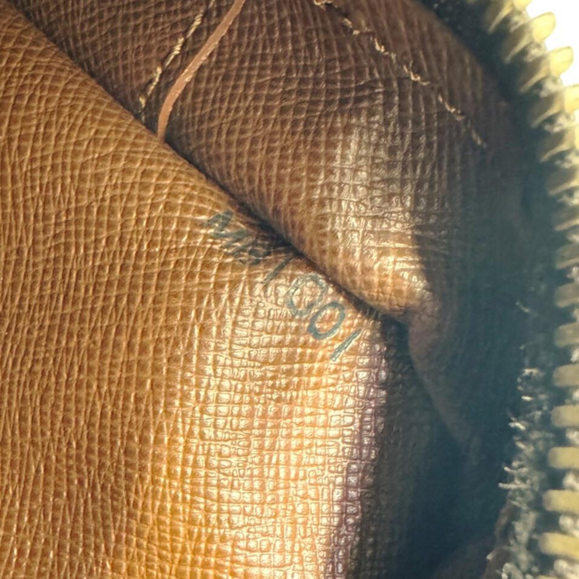 Louis Vuitton Brown Monogram Shoulder Bag (Pre-Owned)