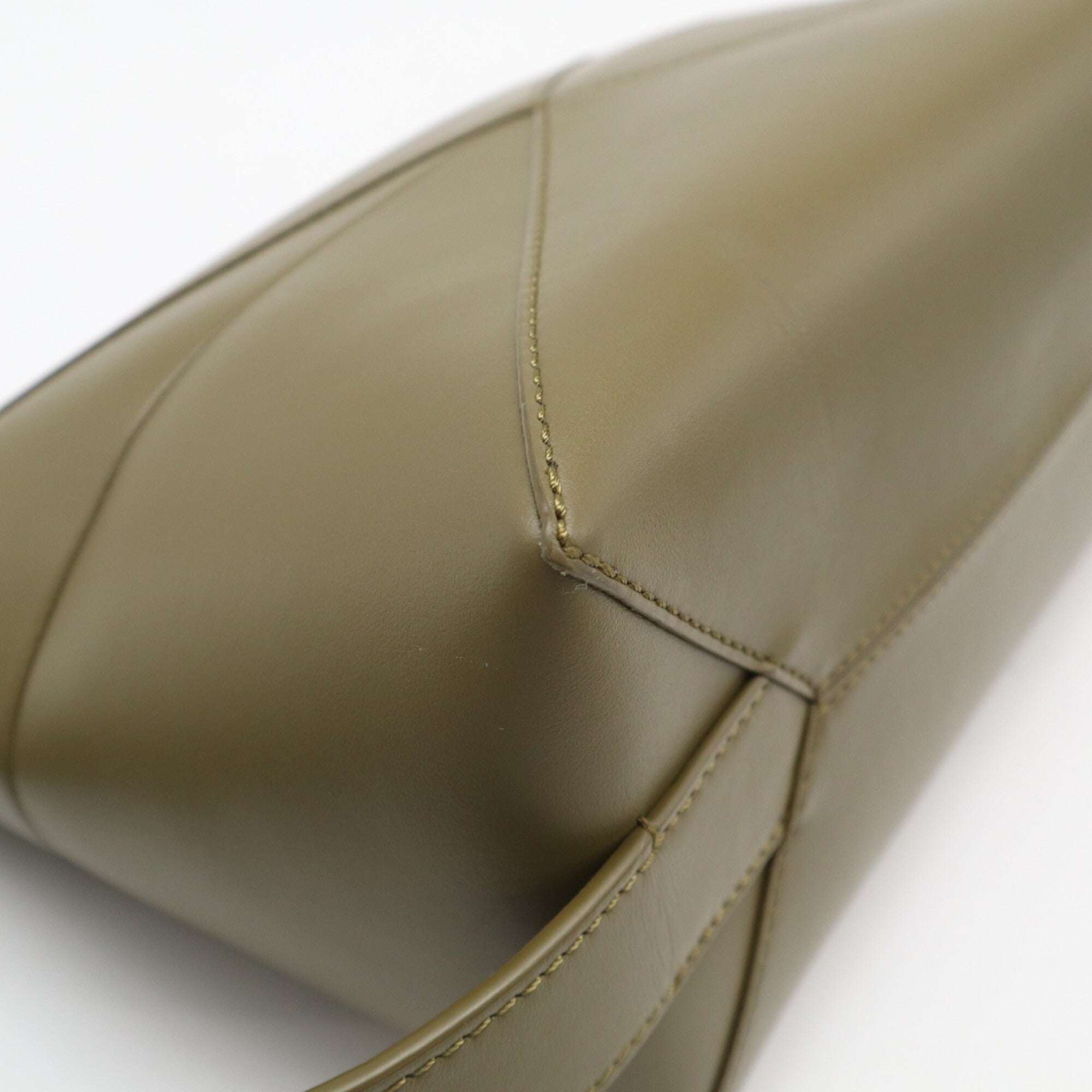 Loewe Puzzle Khaki Leather Clutch Bag (Pre-Owned)