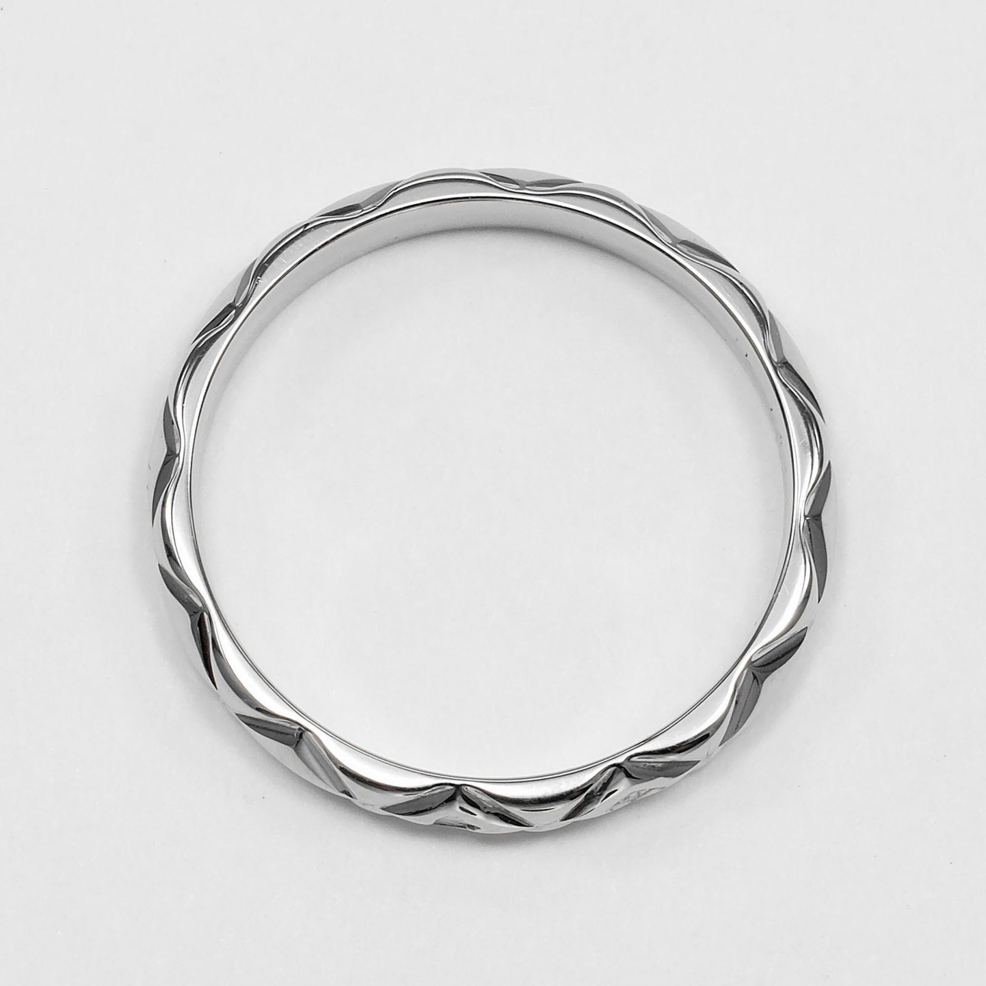 Chanel Platinum 950 Band Ring (Pre-Owned)