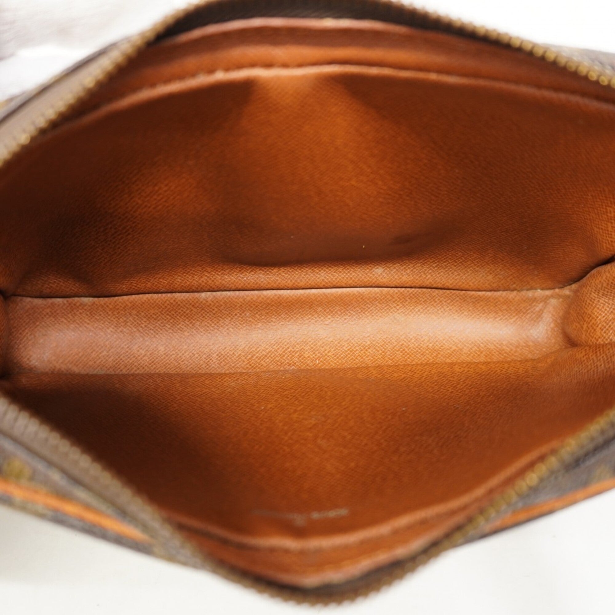 Louis Vuitton Brown Shoulder Bag (Pre-Owned)
