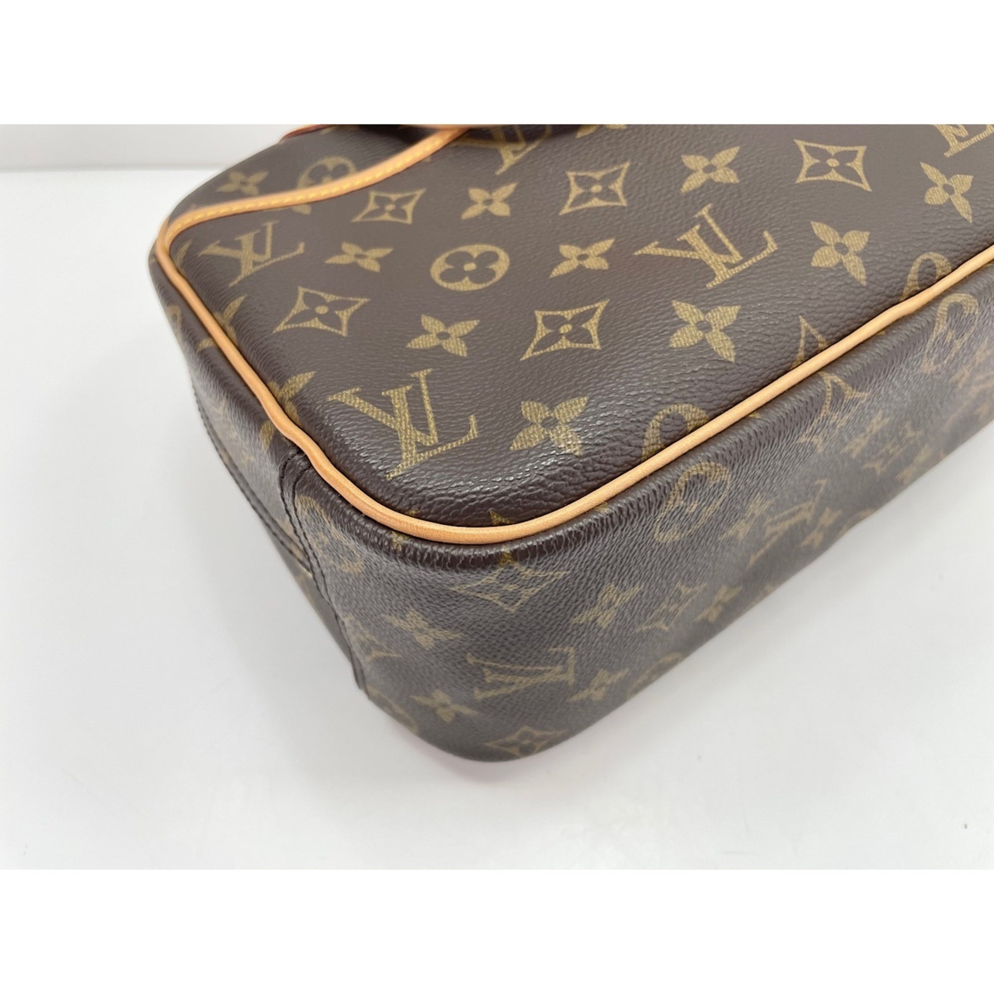 Louis Vuitton Brown Handbag (Pre-Owned)