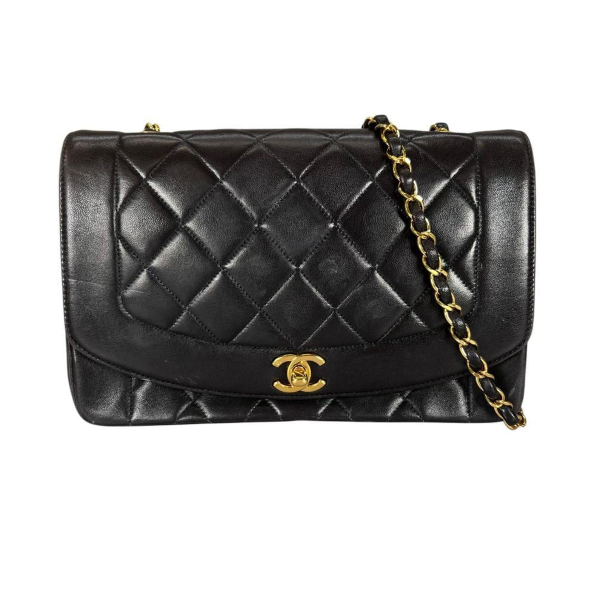 Chanel Black Leather Shoulder Bag (Pre-Owned)